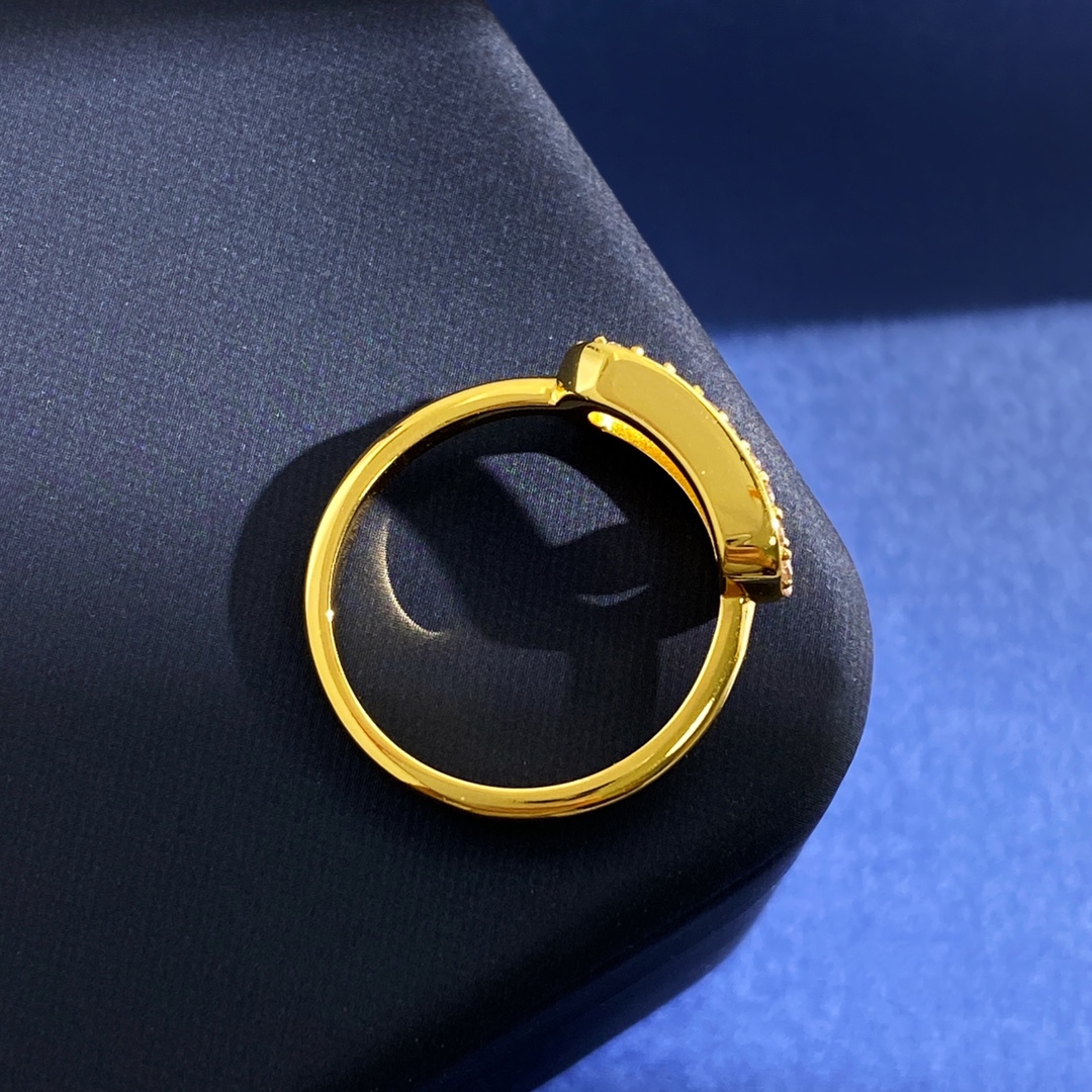 “Korean Fashion: Messika Bracelet and Ring Collection with Elliptical Drills” - 图片 8