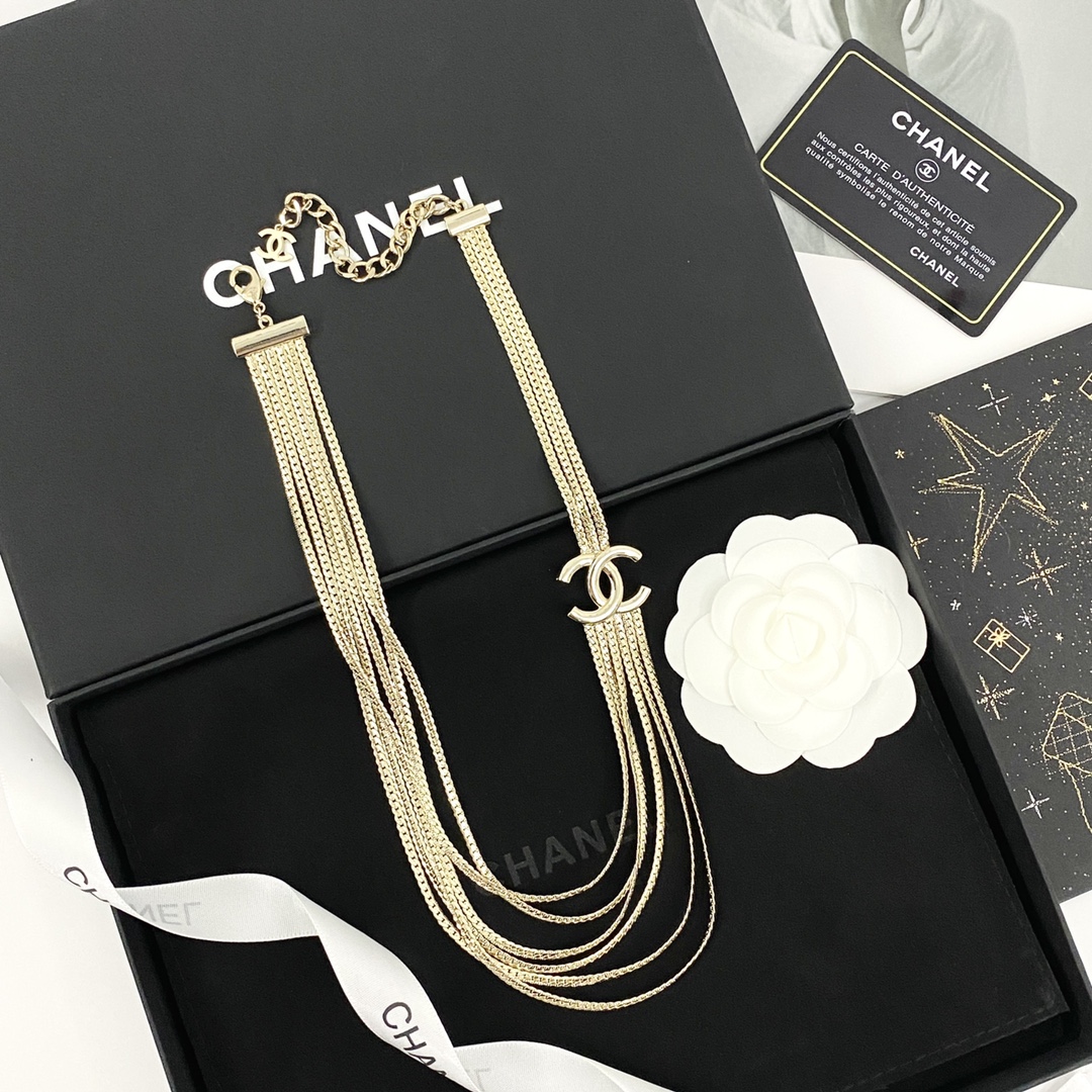  编码N939   
🛍香奈儿项链热销🔥爆上新🆕🆕🆕
😎CHAN 24  金色Logo多层蛇骨链
🤩多链