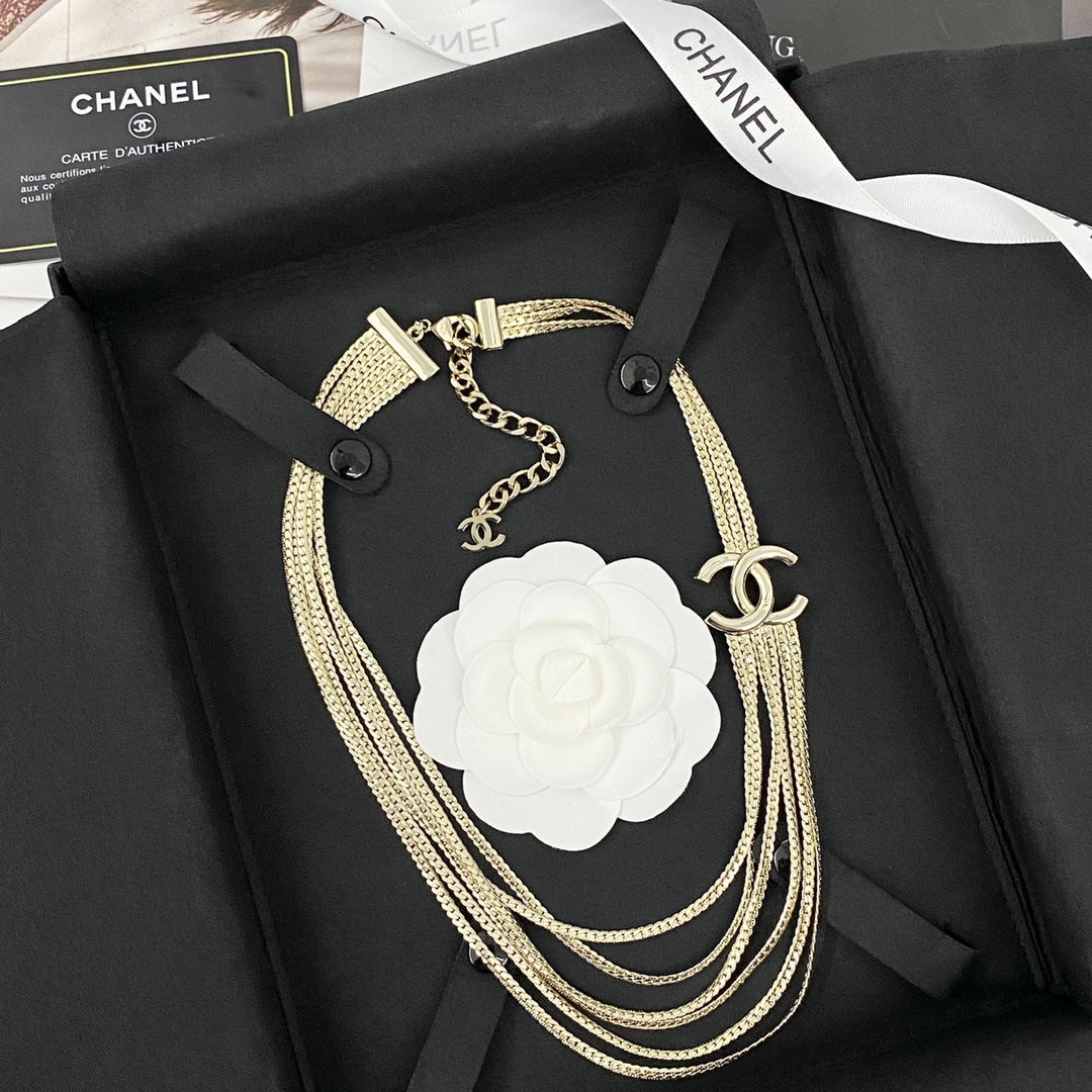  编码N939   
🛍香奈儿项链热销🔥爆上新🆕🆕🆕
😎CHAN 24  金色Logo多层蛇骨链
🤩多链