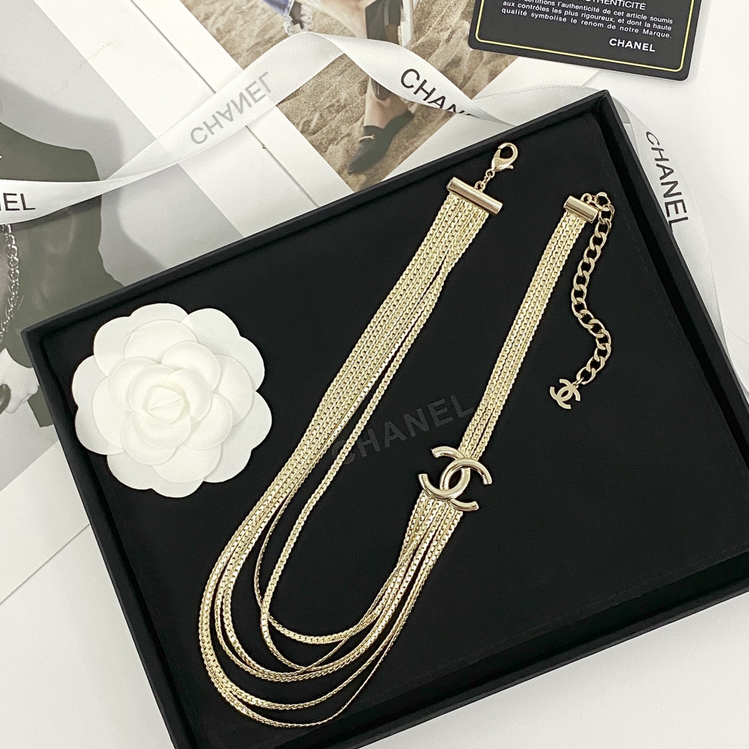  编码N939   
🛍香奈儿项链热销🔥爆上新🆕🆕🆕
😎CHAN 24  金色Logo多层蛇骨链
🤩多链