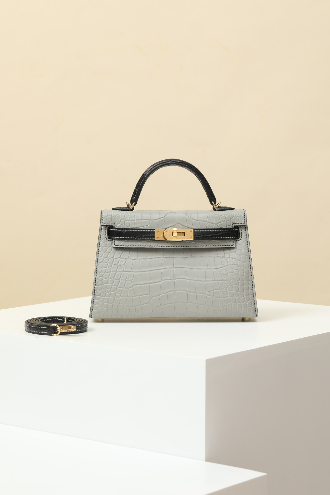 Lo shopping online
 Hermes Kelly Borsette Borse Crossbody & Borse a Tracolla Oro Grigio Mini