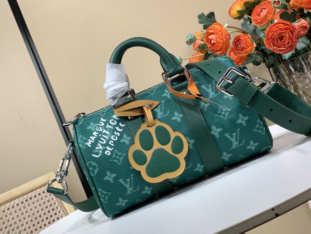 Louis Vuitton LV Keepall Sacs À Main Sacs De Voyage Vert Taurillon M12684