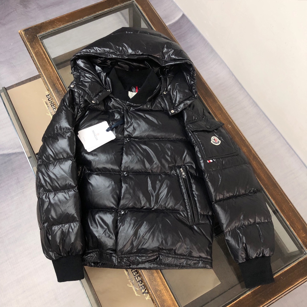 🆕🆕🆕MONCLER 2025冬季最新款 情侣款
官网同步发售!设计感与颜值爆棚的羽绒外套,品控可以