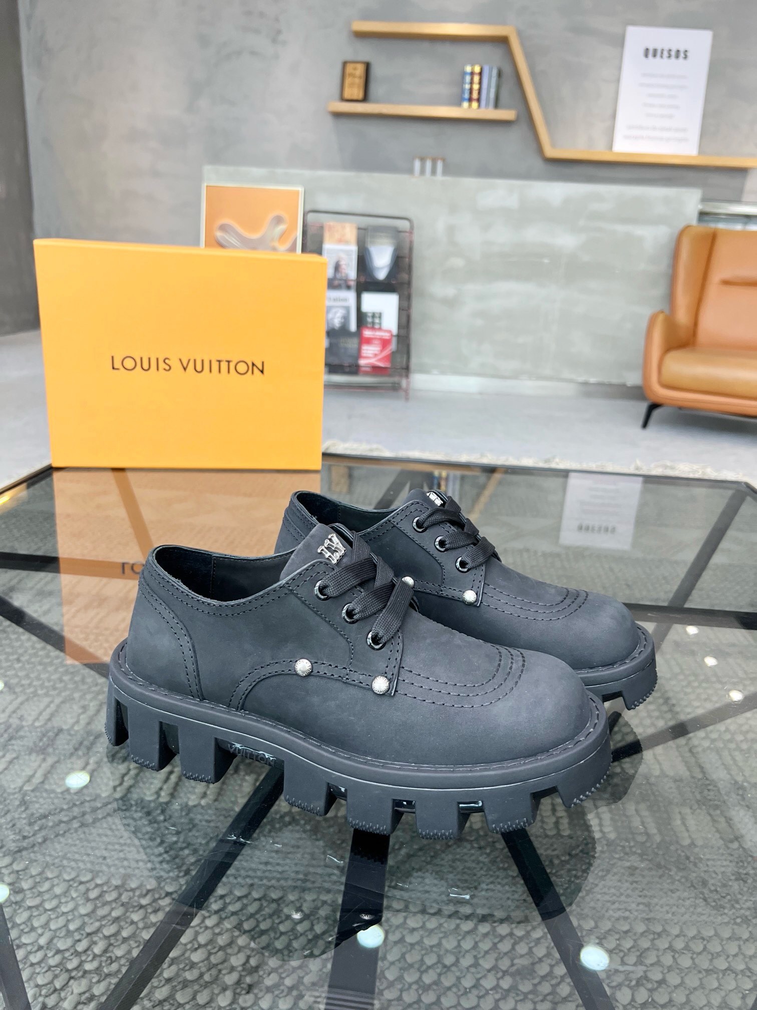 NO:218850,Brand LOUIS VUITTON original color matching Size 39-44 Custom made 45.46 Price Material Louis Vuitton new style casual leather shoes original quality Top version uses top layer cowhide design simple and elegant Goodyear exquisite hand-pulled wire to make the shoes more secure Original version Rubber foam sole top foot stylish Comfortable, Louis Vuitton leather shoes, louis vuitton, louis vuitton, cowhide19860909品牌LOUIS VUITTON 颜色原版配色 码数39-44订做45.46 价格 材质路易威登新款 休闲皮鞋原单品质 顶级版本采用头层牛皮设计简单大方不失优雅固特异精致手工拉线使鞋子更加牢固原版 橡胶 发泡大底 上脚 有型 舒适,路易威登 皮鞋,louis vuitton,louis vuitton,cowhide,Men's shoes