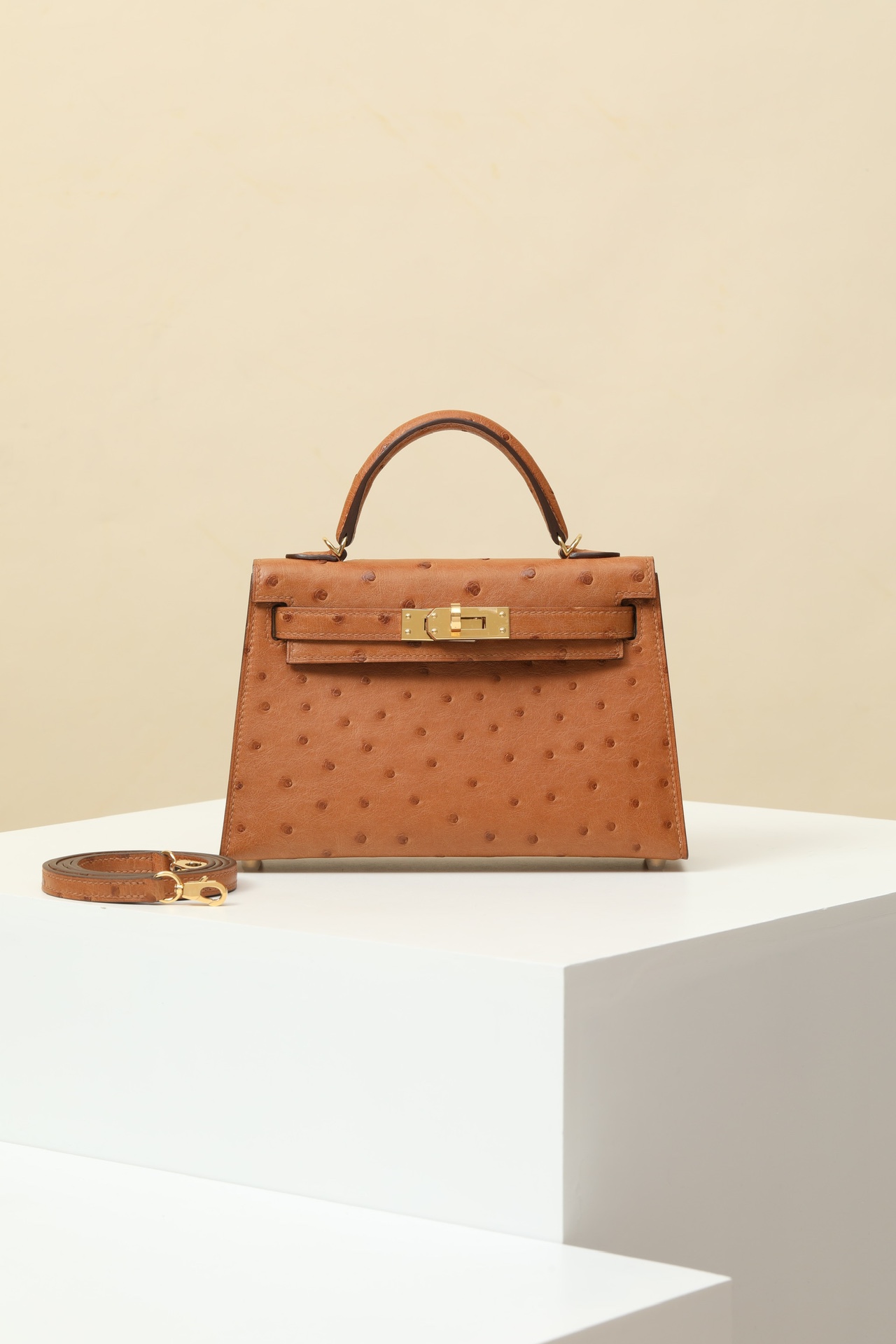 Hermes Kelly Bolsos de mano Bolsos cruzados y bandoleras Marrón Color café Oro Piel de alpaca real Mini