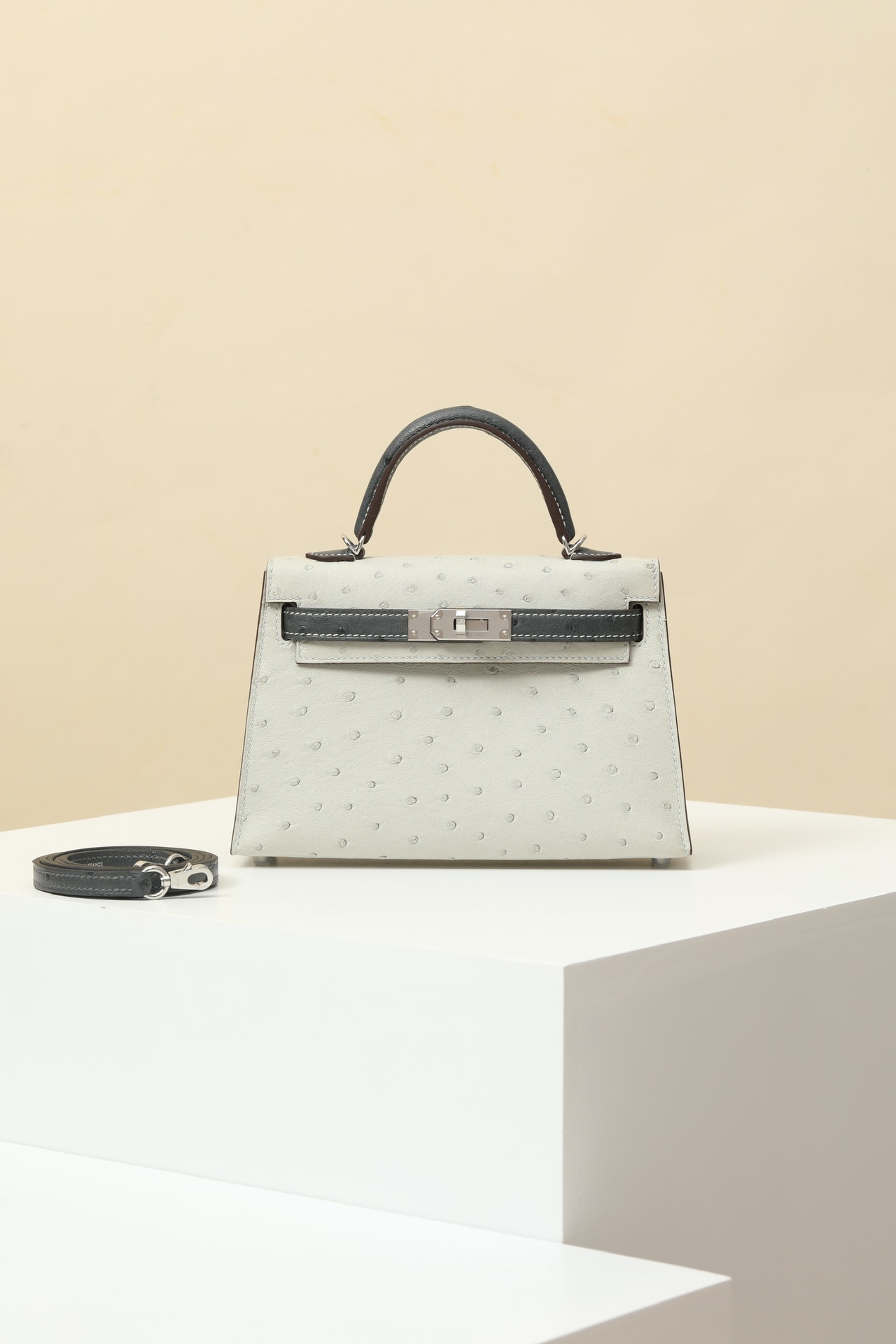 Hermes Kelly Bolsos de mano Bolsos cruzados y bandoleras Gris Piel de alpaca real Mini