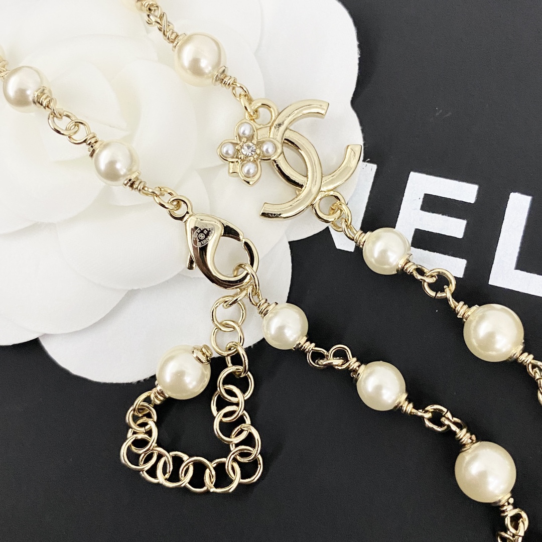 Chanel Women's Flower Double C Pearl Necklace, Elegant and Luxurious 5 i1728190088 303 3