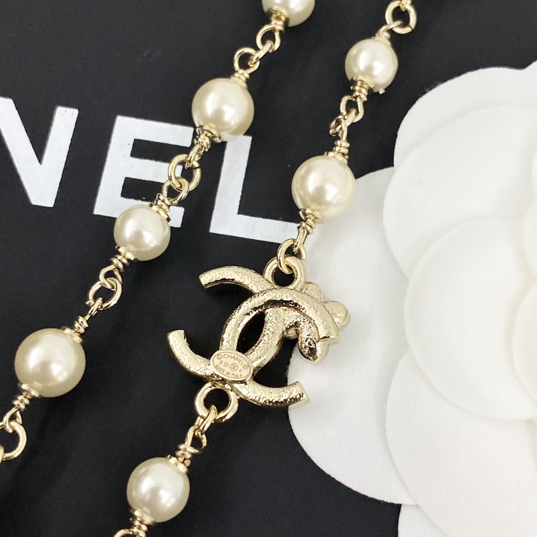 Chanel Women's Flower Double C Pearl Necklace, Elegant and Luxurious 7 i1728190088 7441 5