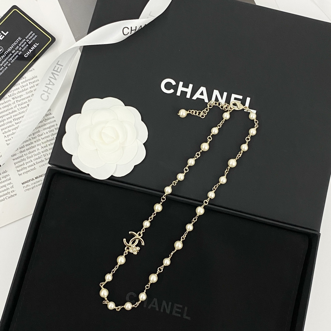 Chanel Women's Flower Double C Pearl Necklace, Elegant and Luxurious 4 i1728190088 8839 2