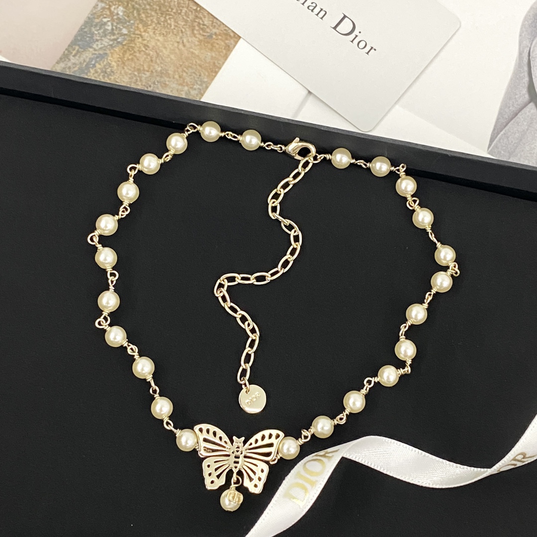 Elegant Dior Butterfly Pearl Necklace - Timeless Style for Women 3 i1728198838 1925 1