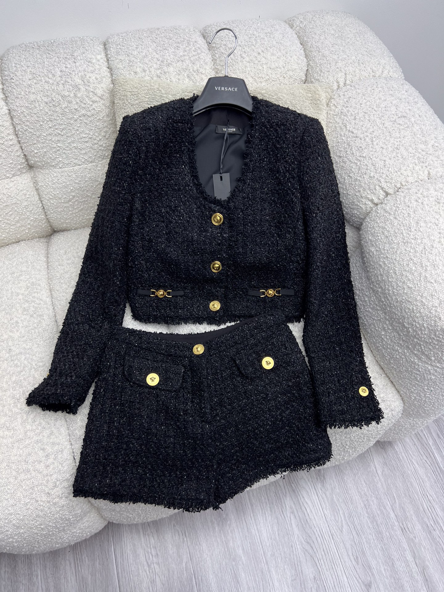 “Versace-inspired Boucle Jacket with Medusa King Button for Bad-Ass Girl” - 图片 1