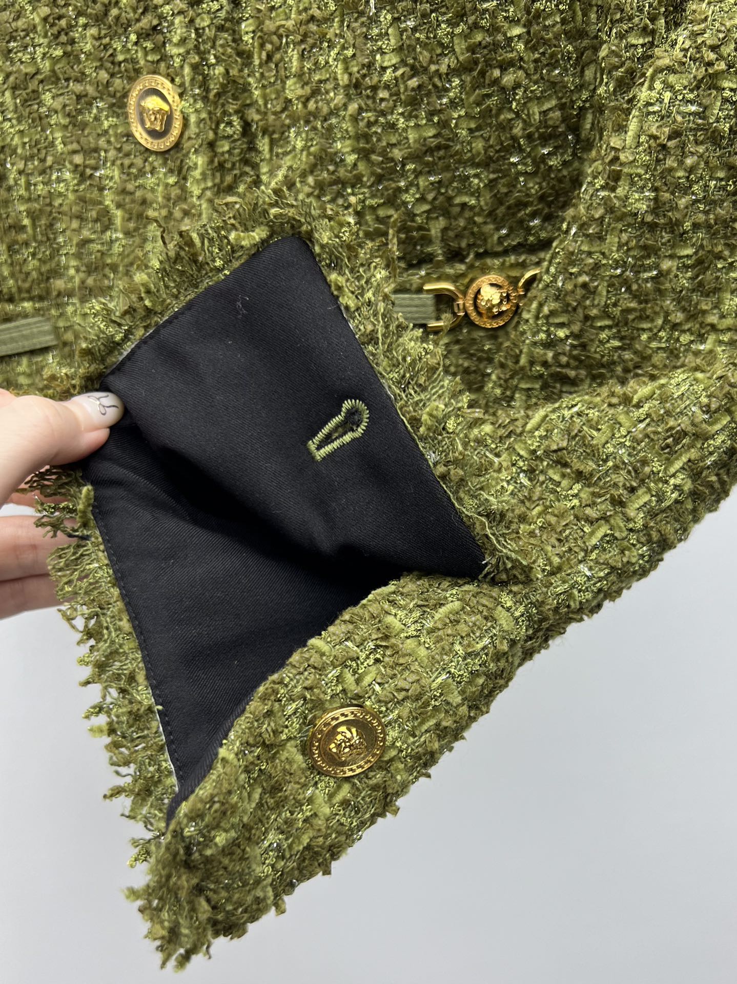Versace Inspired Boucle Jacket with Medusa King Button and Matching Shorts - 图片 7