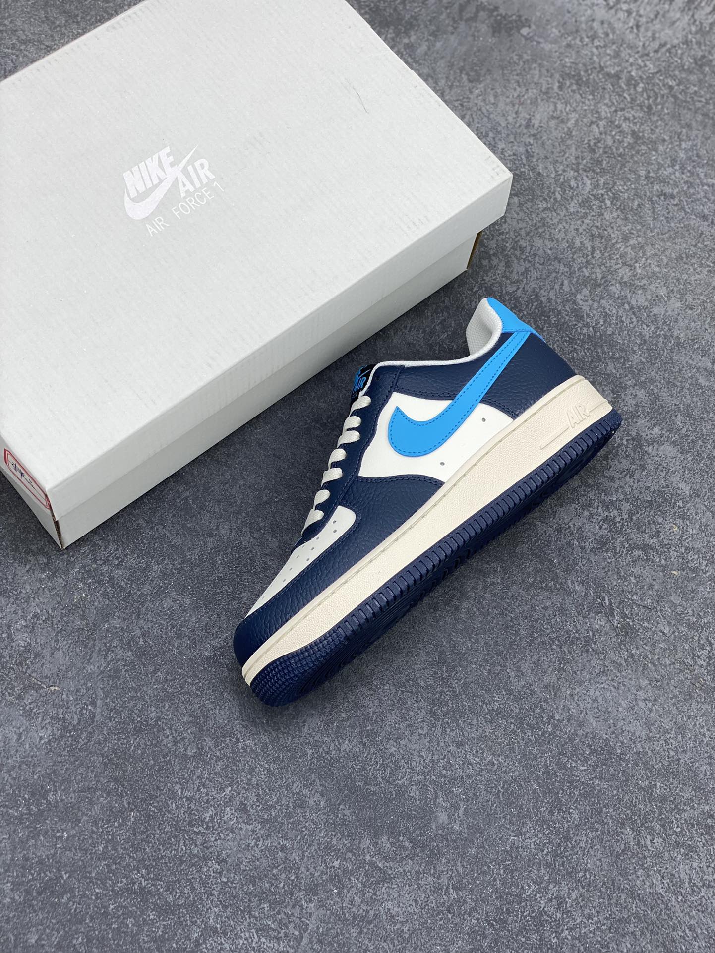 图片[7]-Nike Air Force 1 Low 07 BTS 白蓝 原楦头原纸板 打造纯正低帮空军版型 专注外贸渠道 全掌内置蜂窝气垫 原盒配件 原厂中底钢印、拉帮完美 货号：HJ9291-478 尺码：36 36.5 37.5 38 38.5 39 40 40.5 41 42 42.5 43 44 44.5 45-选品中心