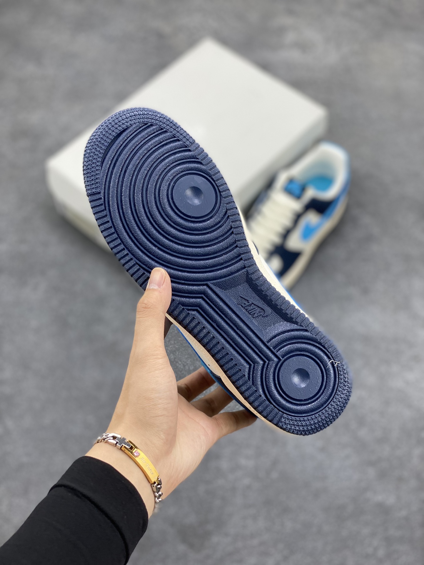 图片[5]-Nike Air Force 1 Low 07 BTS 白蓝 原楦头原纸板 打造纯正低帮空军版型 专注外贸渠道 全掌内置蜂窝气垫 原盒配件 原厂中底钢印、拉帮完美 货号：HJ9291-478 尺码：36 36.5 37.5 38 38.5 39 40 40.5 41 42 42.5 43 44 44.5 45-选品中心