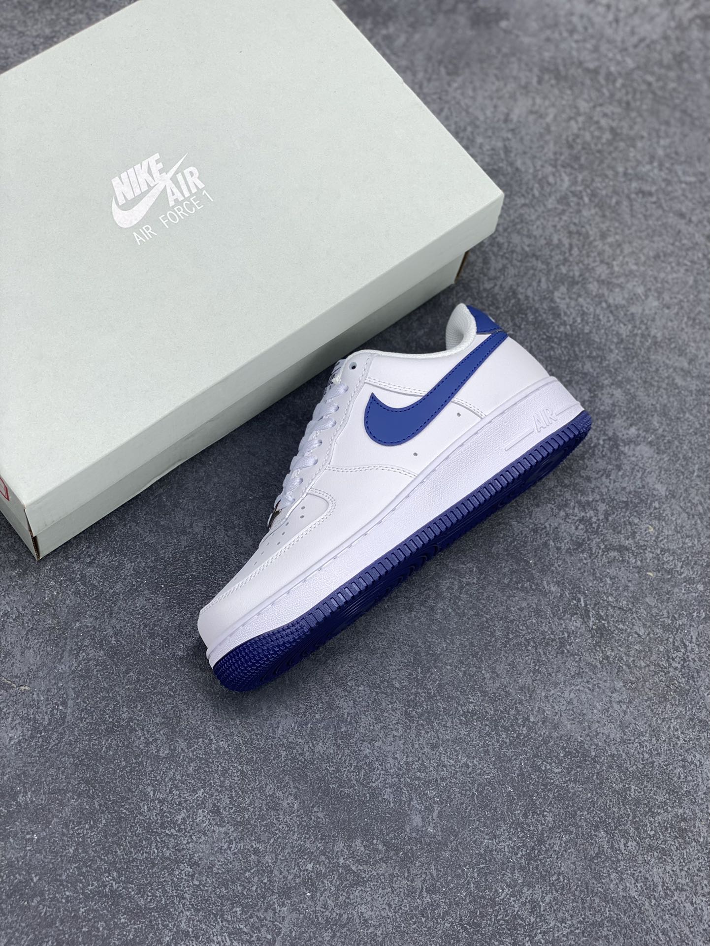 图片[7]-Nk Air Force 1\’07 Low 白深蓝 空军一号低帮休闲板鞋 原楦头原纸板 打造纯正空军版型#专注外贸渠道 全掌内置蜂窝气垫 #原盒配件 原厂中底钢印、拉帮完美 货号：FJ4146-104 尺码：36 37.5 38 39 40 41 42 43 44 45-选品中心