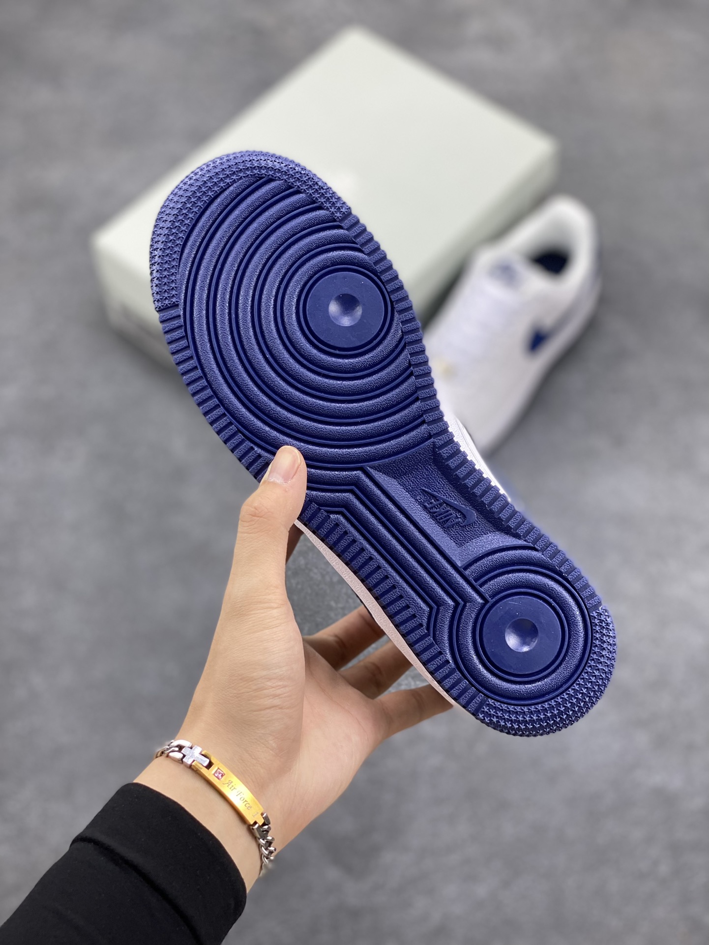 图片[5]-Nk Air Force 1\’07 Low 白深蓝 空军一号低帮休闲板鞋 原楦头原纸板 打造纯正空军版型#专注外贸渠道 全掌内置蜂窝气垫 #原盒配件 原厂中底钢印、拉帮完美 货号：FJ4146-104 尺码：36 37.5 38 39 40 41 42 43 44 45-选品中心