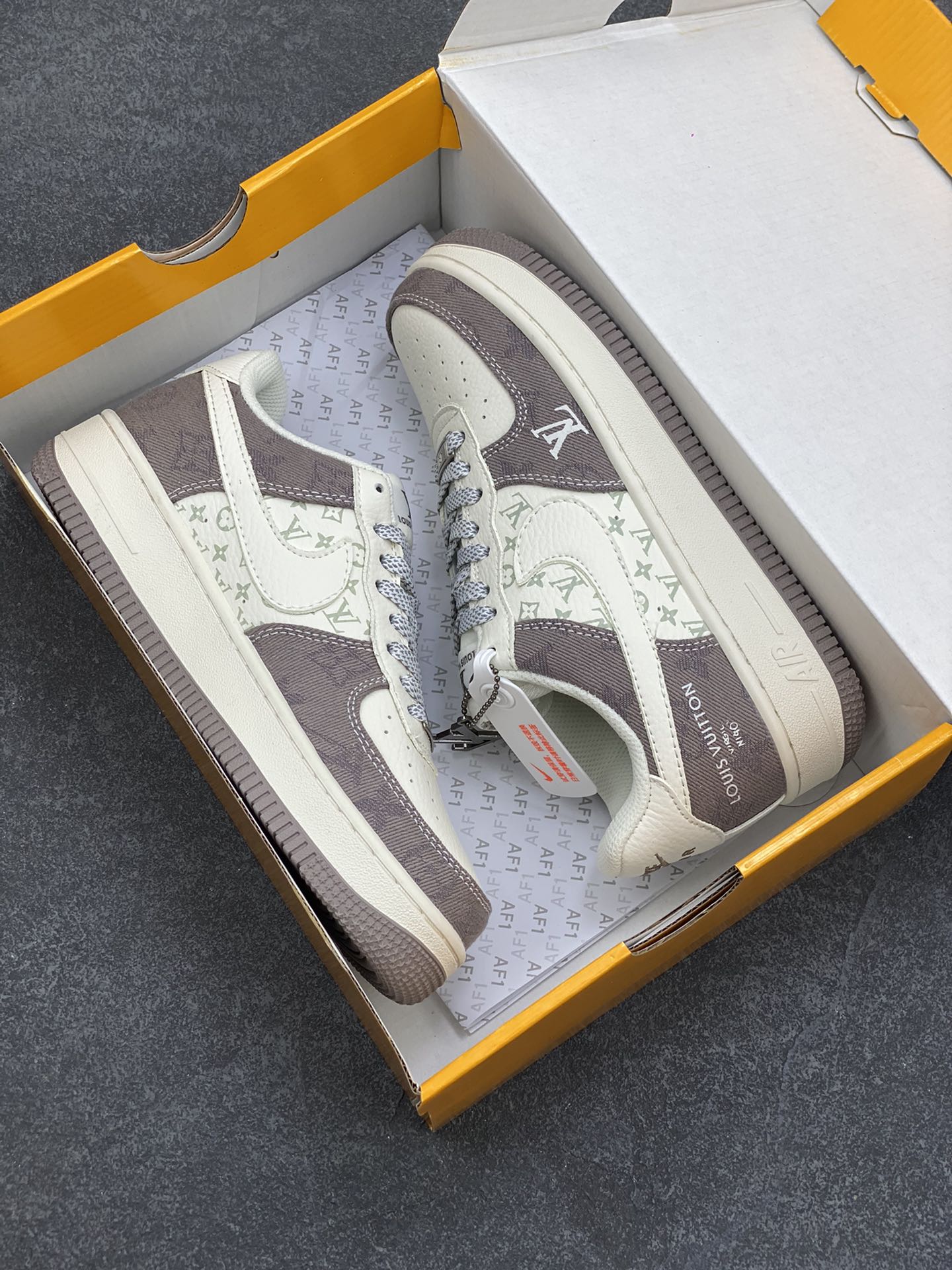 图片[9]-NIke Air Force 1 \’07 Low “LV联名–荧光灰牛仔”空军一号 运动鞋 休闲鞋 原楦头原纸板 原装鞋盒 定制五金配件 内置全掌气垫 原厂鞋底 货号：DH7566-200 尺码：36 36.5 37.5 38 38.5 39 40 40.5 41 42 42.5 43 44 44.5 45-选品中心