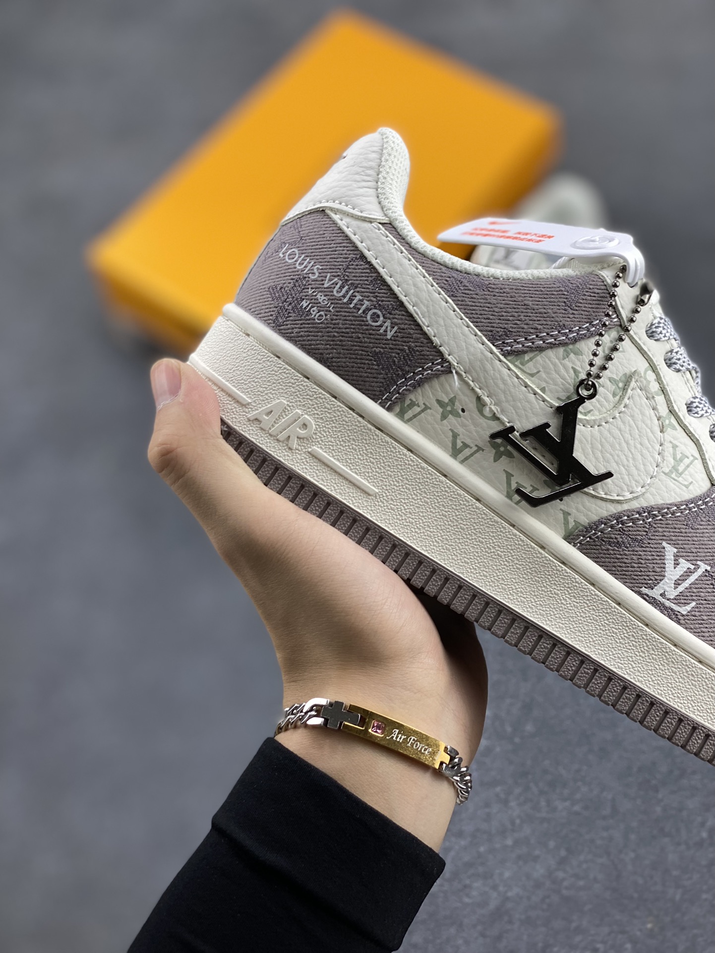 图片[6]-NIke Air Force 1 \’07 Low “LV联名–荧光灰牛仔”空军一号 运动鞋 休闲鞋 原楦头原纸板 原装鞋盒 定制五金配件 内置全掌气垫 原厂鞋底 货号：DH7566-200 尺码：36 36.5 37.5 38 38.5 39 40 40.5 41 42 42.5 43 44 44.5 45-选品中心