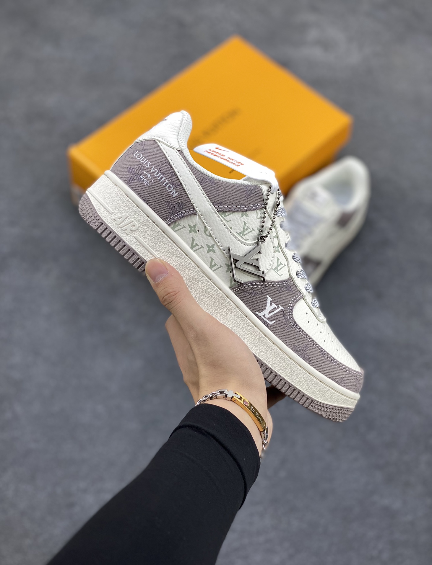 NIke Air Force 1 \'07 Low “LV联名--荧光灰牛仔”空军一号 运动鞋 休闲鞋 原楦头原纸板 原装鞋盒 定制五金配件 内置全掌气垫 原厂鞋底 货号：DH7566-200 尺码：36 36.5 37.5 38 38.5 39 40 40.5 41 42 42.5 43 44 44.5 45-选品中心