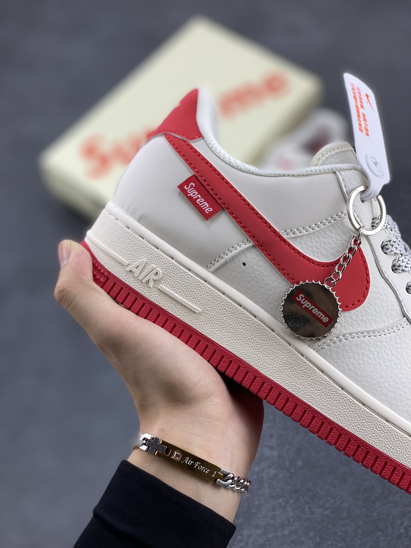 图片[6]-NIke Air Force 1 \’07 Low “Supreme联名–米红”空军一号 低帮 运动鞋 休闲鞋 折边针车 工艺难度大 原楦头原纸板 原装鞋盒 定制五金配件 内置全掌气垫 原厂鞋底 货号：HD1968-026 尺码：36 36.5 37.5 38 38.5 39 40 40.5 41 42 42.5 43 44 44.5 45-选品中心