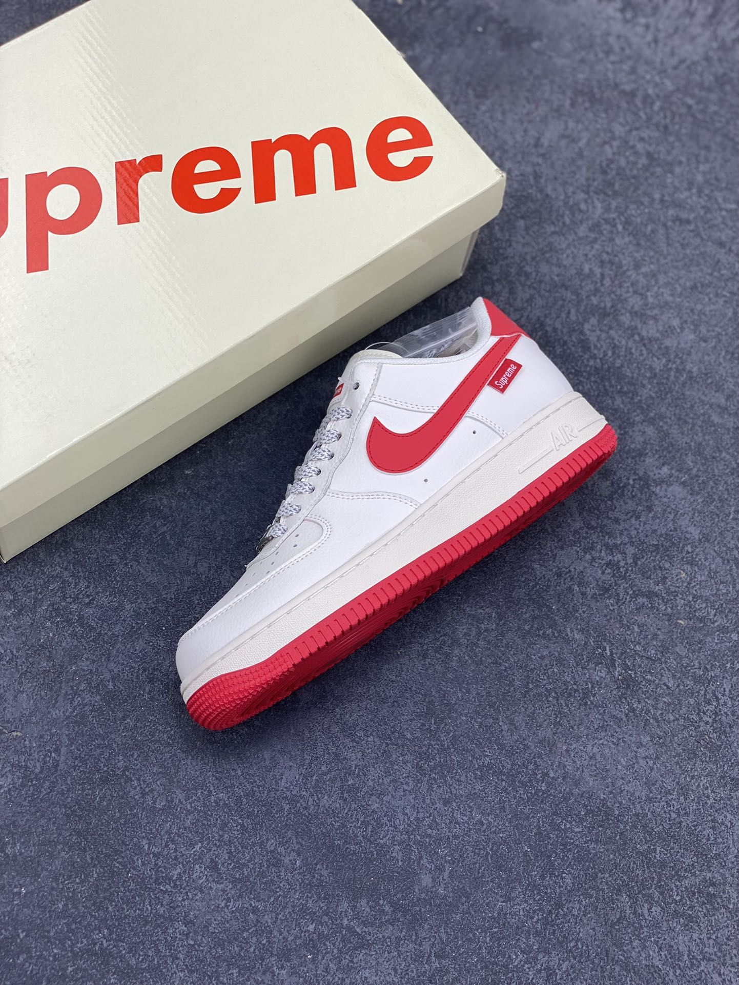 图片[7]-NIke Air Force 1 \’07 Low “Supreme联名–米红”空军一号 低帮 运动鞋 休闲鞋 折边针车 工艺难度大 原楦头原纸板 原装鞋盒 定制五金配件 内置全掌气垫 原厂鞋底 货号：HD1968-026 尺码：36 36.5 37.5 38 38.5 39 40 40.5 41 42 42.5 43 44 44.5 45-选品中心