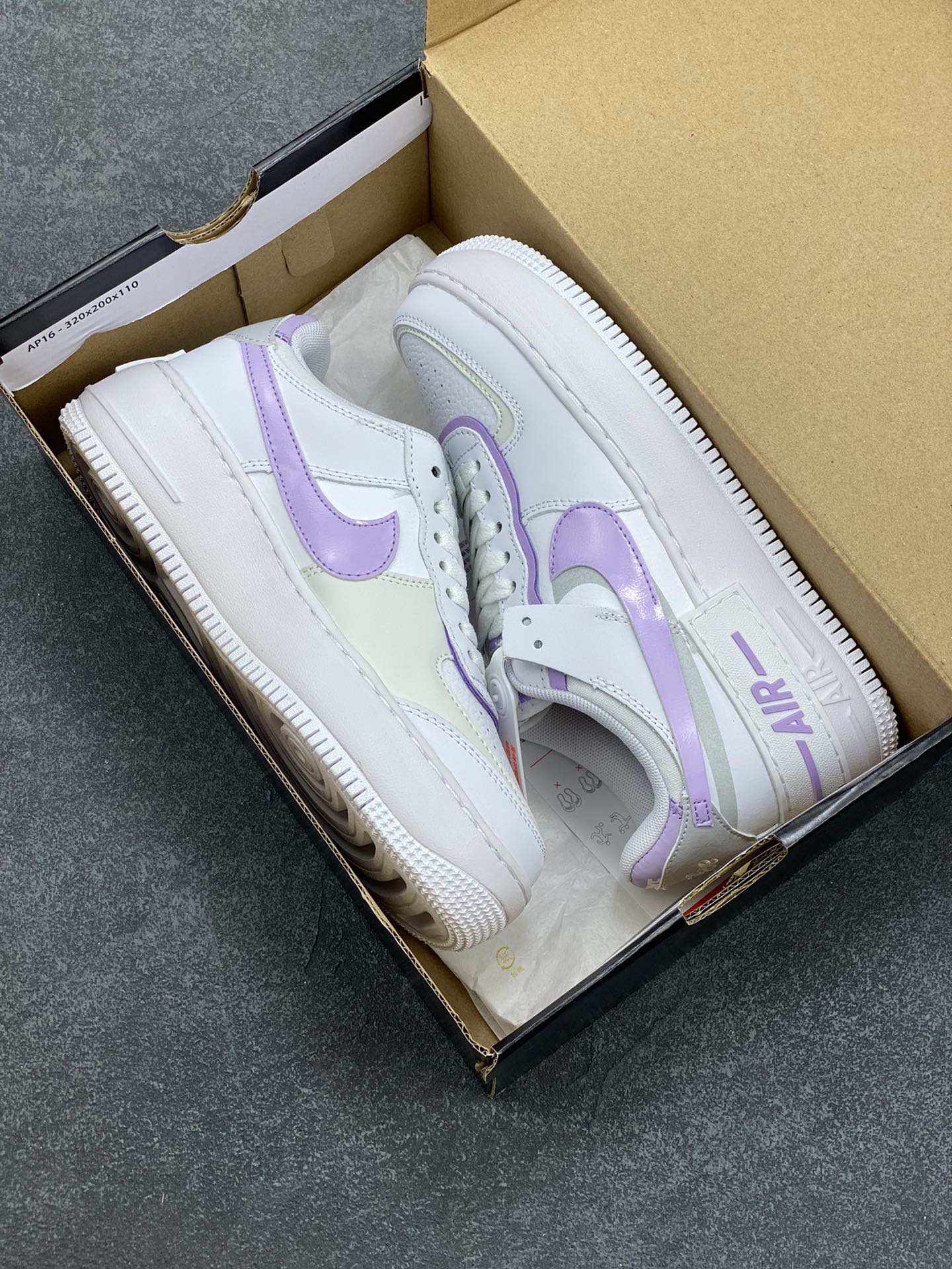 图片[9]-NK Air Force 1 Shadow 轻量增高低帮百搭板鞋\”拼接马卡龙\” 全新少女系解构主义设计双层轻量EVA发泡中底+防滑RB橡胶外圈底鞋底 原楦头原纸板 打造纯正空军版型 专注外贸渠道 全掌内置蜂窝气垫 原盒配件 原厂中底钢印、拉帮完美 货号： FN6335-102 尺码：35.5 36 36.5 37.5 38 38.5 39 40-选品中心