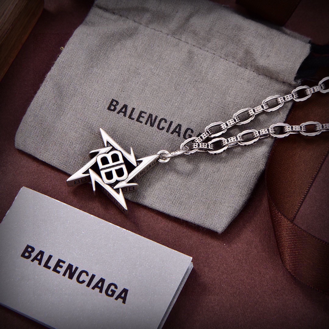 ️原单货新品巴黎世家Balenciaga项链专柜一致黄铜材质电镀火爆款出货设计独特前卫必备！