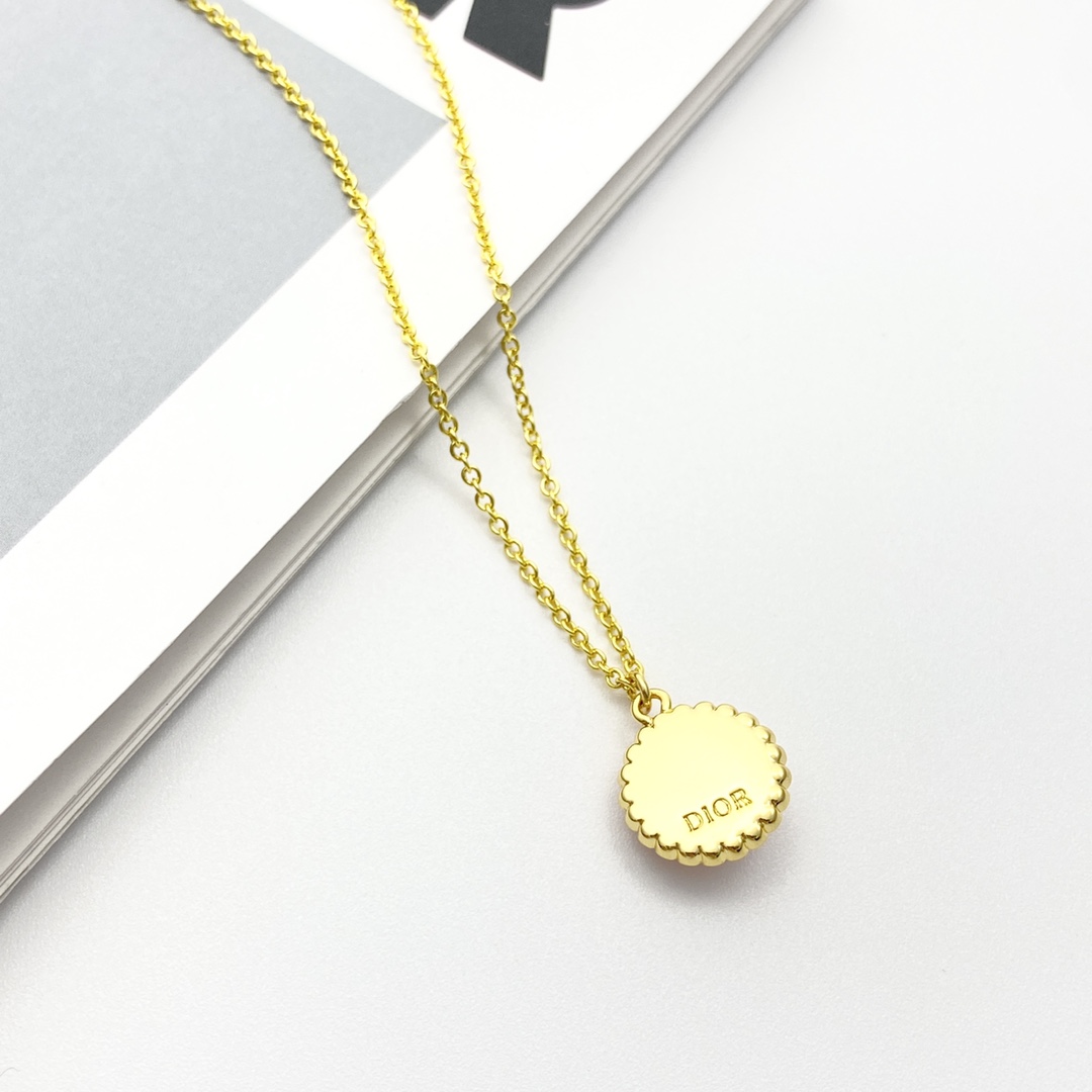 Elegant Dior CD Pink Button Necklace - Stylish & Sophisticated 5 i1728285872 9421 3