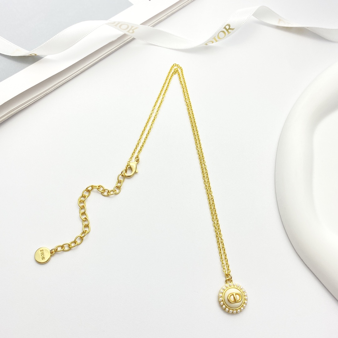 Dior CD White Button Necklace - Elegant & Timeless Design 6 i1728285913 2457 4