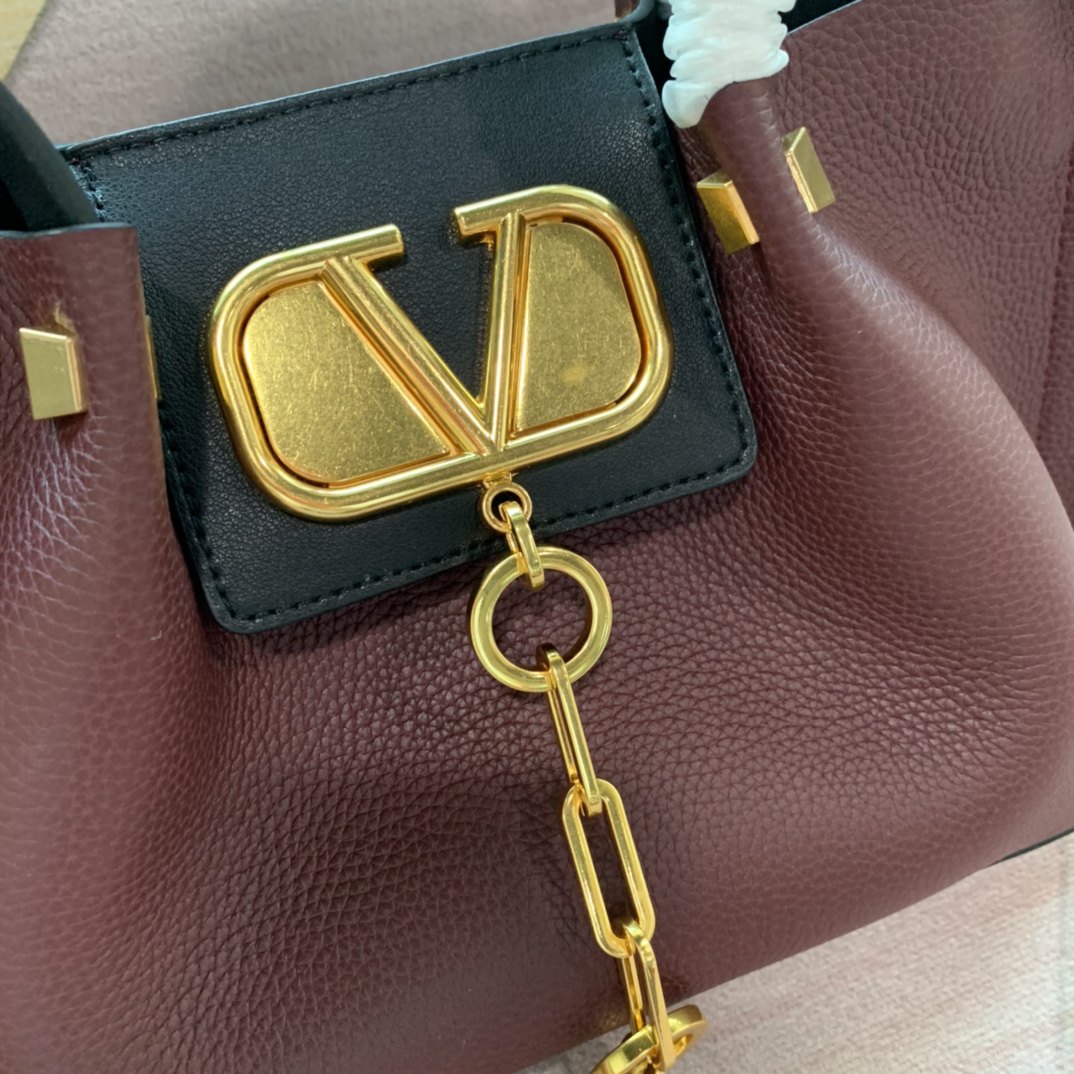 VLOGO Garavani Escape 小牛皮购物袋 2