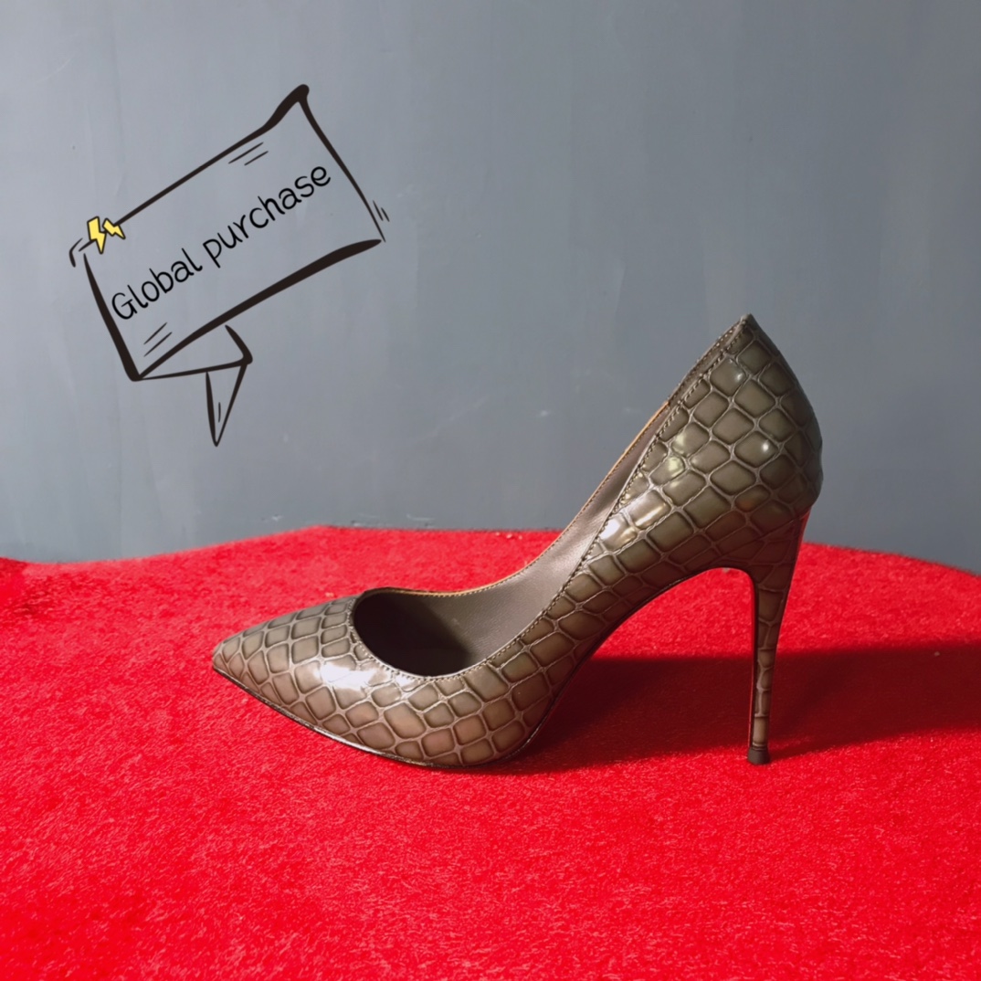 NO:100315,High-end customization classic crocodile model series!  H10Cm, size 34-42. Customized, no return or exchange 9033-Gray crocodile belly pattern skin, the left and right feet in the gray sheepskin are close to pairing. The official website is synchronized. Standard European code Reference:9033- Color:gary/gary Material:crocodile leather Lining:goat leather Heel height:10Cm Sole:leather sole Size:EUR 34-42 (US 4-11):,,christian louboutin,sheepskin19860909高端订制 精典鳄鱼款系列！ H10Cm,尺码34-42码.订制不退不换9033－灰鳄鱼肚纹皮,灰羊皮里左右脚接近配对.官网同步. 标准欧码 Reference:9033- Color:gary/gary Material:crocodile leather Lining:goat leather Heel heigh:10Cm Sole:leather sole Size:EUR 34－42（US 4一11) :,,christian louboutin,sheepskin,Women's Shoes