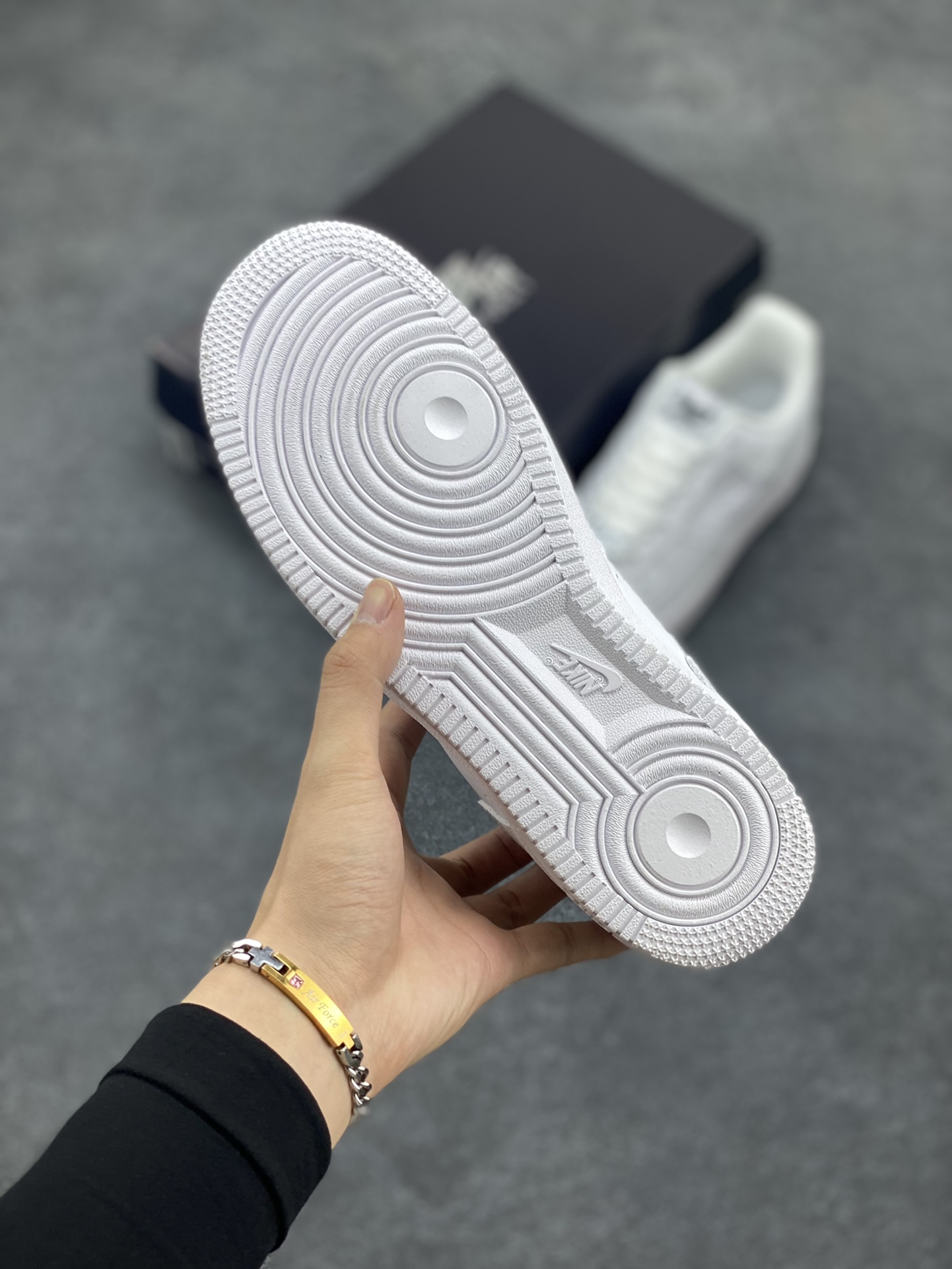 图片[5]-NK Air Force 1 空军一号 全白果冻勾 原楦头原纸板 打造纯正空军版型#专注外贸渠道 全掌内置蜂窝气垫 #原盒配件 原厂中底钢印、拉帮完美 货号：FB8251-100 尺码：36 36.5 37.5 38 38.5 39 40 40.5 41 42 42.5 43 44 44.5 45-选品中心