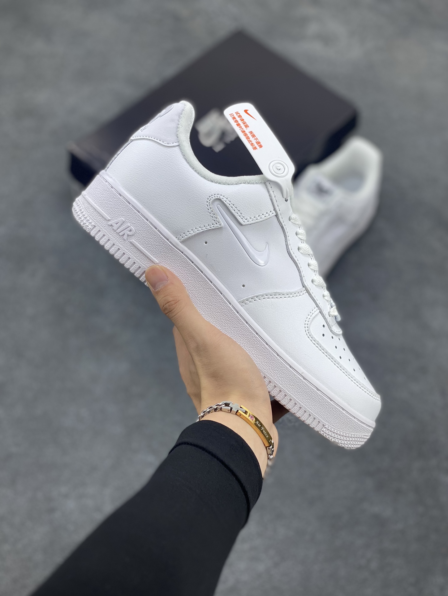 NK Air Force 1 空军一号 全白果冻勾 原楦头原纸板 打造纯正空军版型#专注外贸渠道 全掌内置蜂窝气垫 #原盒配件 原厂中底钢印、拉帮完美 货号：FB8251-100 尺码：36 36.5 37.5 38 38.5 39 40 40.5 41 42 42.5 43 44 44.5 45-选品中心