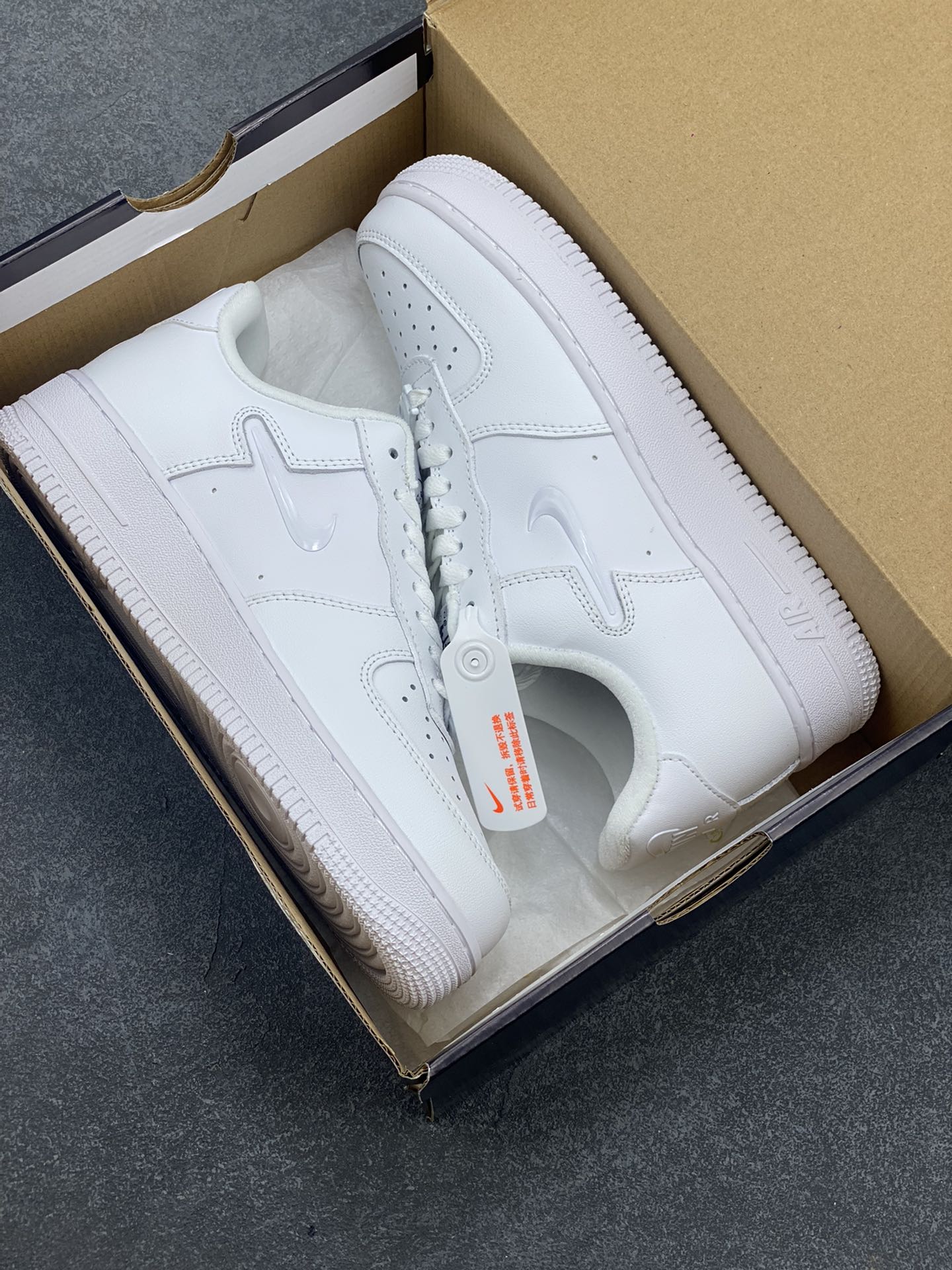 图片[9]-NK Air Force 1 空军一号 全白果冻勾 原楦头原纸板 打造纯正空军版型#专注外贸渠道 全掌内置蜂窝气垫 #原盒配件 原厂中底钢印、拉帮完美 货号：FB8251-100 尺码：36 36.5 37.5 38 38.5 39 40 40.5 41 42 42.5 43 44 44.5 45-选品中心