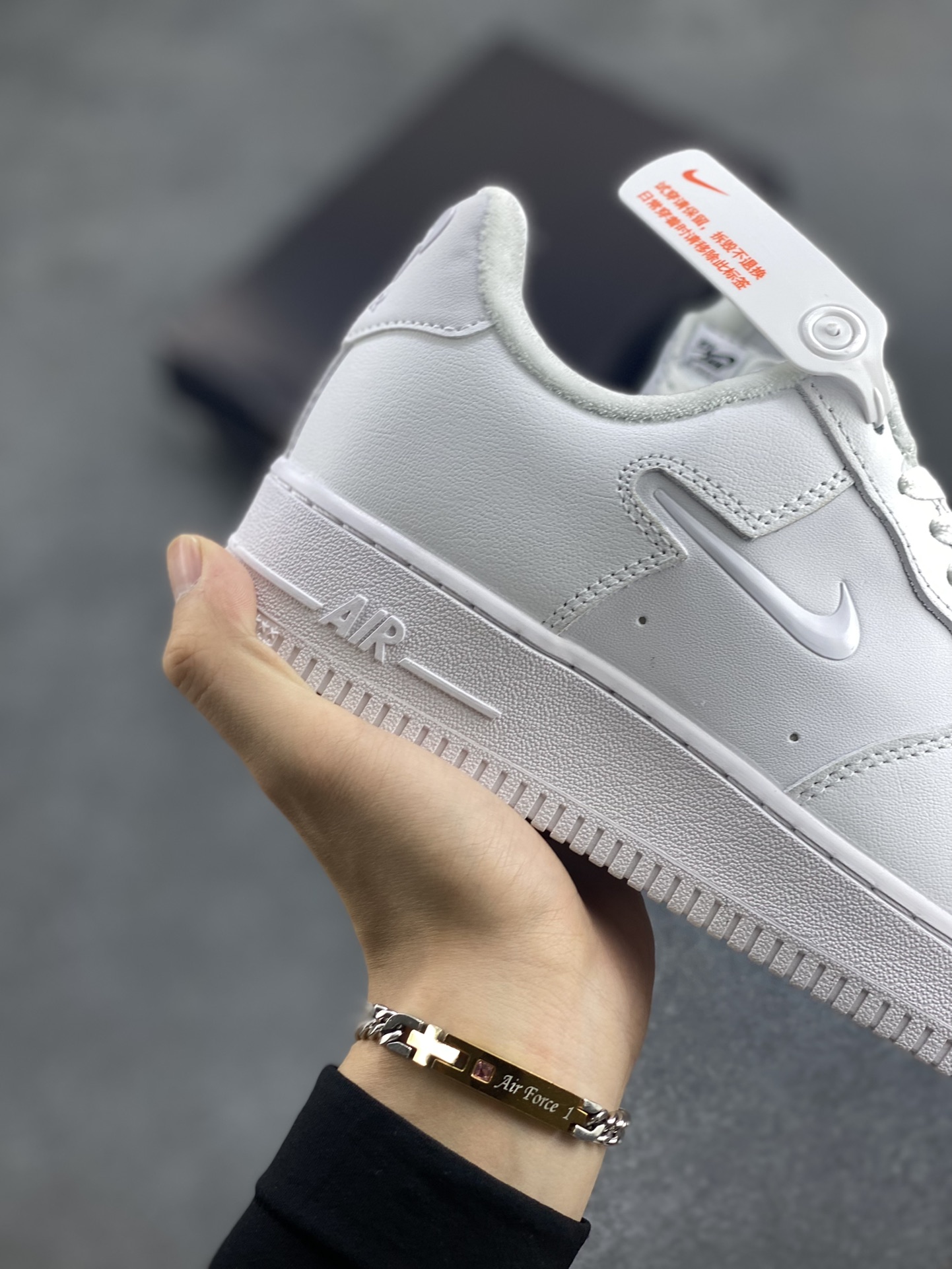 图片[6]-NK Air Force 1 空军一号 全白果冻勾 原楦头原纸板 打造纯正空军版型#专注外贸渠道 全掌内置蜂窝气垫 #原盒配件 原厂中底钢印、拉帮完美 货号：FB8251-100 尺码：36 36.5 37.5 38 38.5 39 40 40.5 41 42 42.5 43 44 44.5 45-选品中心