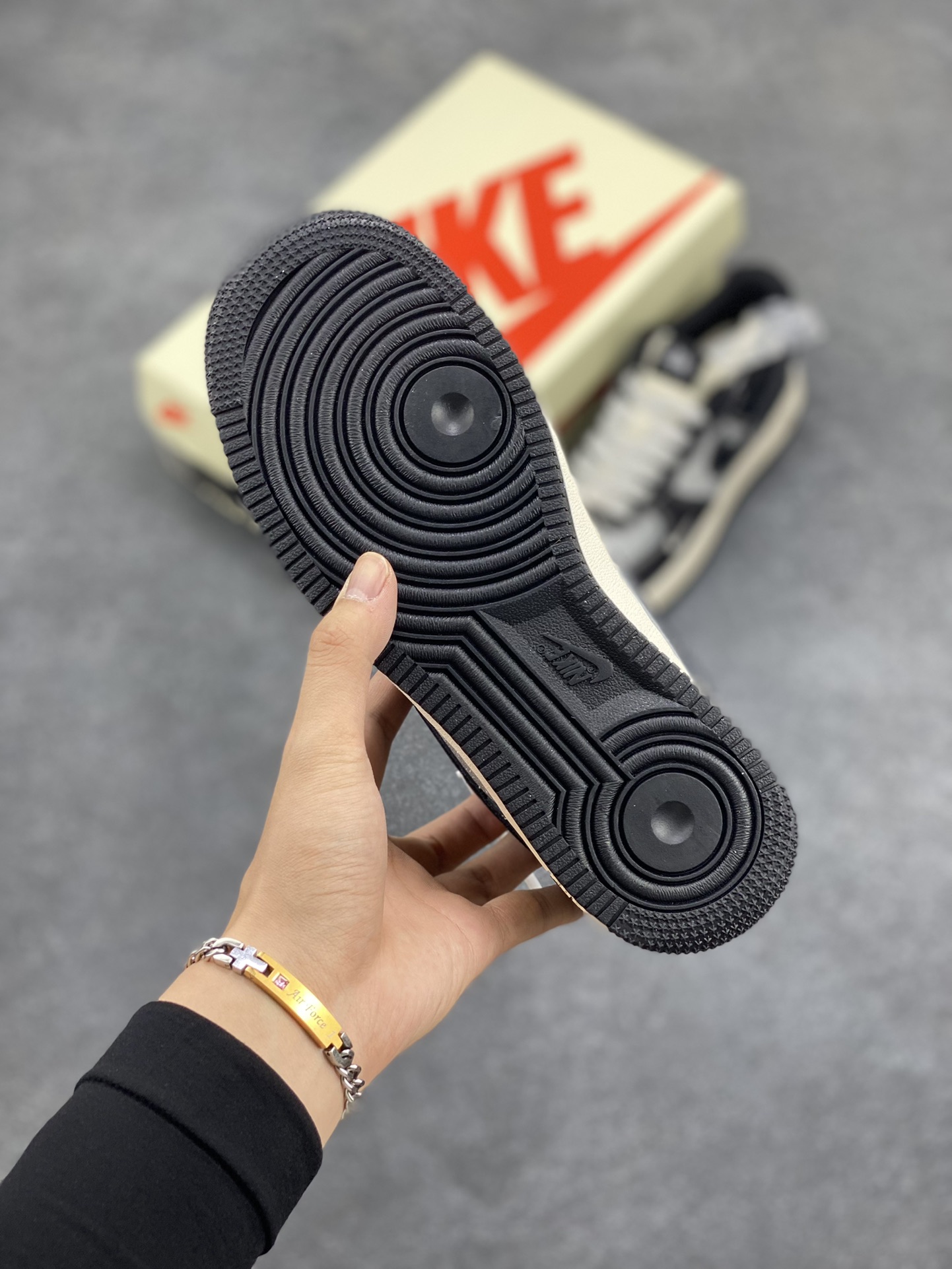 图片[5]-NIke Air Force 1 \’07 Low “斯图西联名–满天星”空军一号 低帮 运动鞋 休闲鞋 折边针车 工艺难度大 原楦头原纸板 原装鞋盒 定制五金配件 内置全掌气垫 原厂鞋底 货号：XZ1968-518 尺码：36 36.5 37.5 38 38.5 39 40 40.5 41 42 42.5 43 44 44.5 45-选品中心