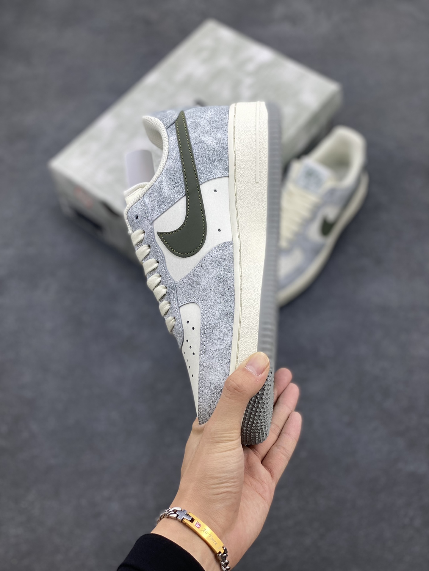 图片[3]-Nike Air Force 1 Low ’07 岩石绿 配色 空军一号低帮休闲板鞋 原厂定制皮料 定制鞋盒 原楦原纸板 纯正版型 正品NFC感应芯片 高清洁度 内置全掌气垫 货号：BL5866-906 尺码：36 36.5 37.5 38 38.5 39 40 40.5 41 42 42.5 43 44 44.5 45-选品中心