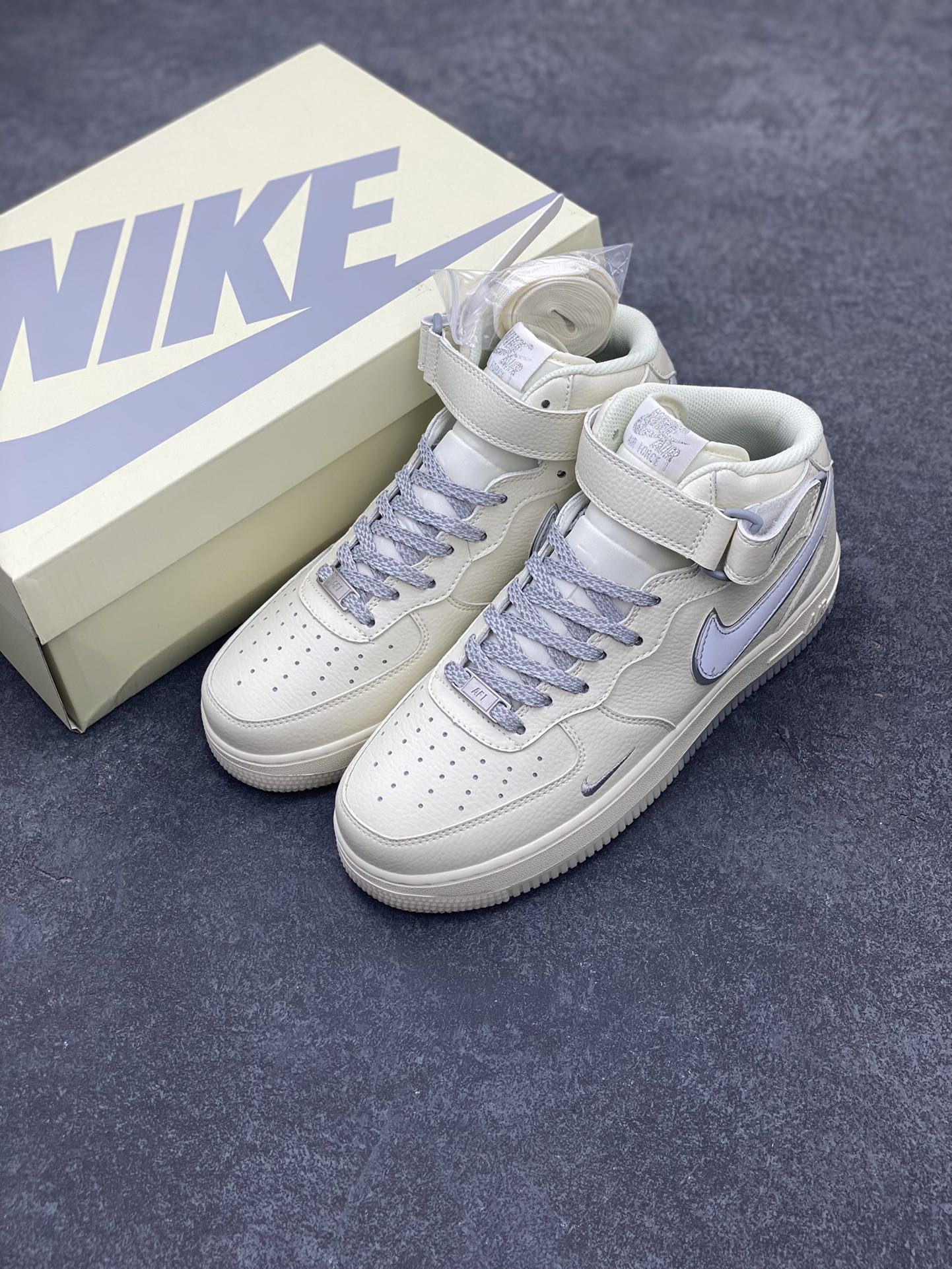 图片[8]-Nike Air Force 1 MID 米灰双色底 满天星空军一号中帮休闲板鞋 3M反光 水晶大底 定制鞋盒 原楦头原纸板 纯正空军版型 内置全掌气垫 货号：XL0236-232 尺码：36 36.5 37.5 38 38.5 39 40 40.5 41 42 42.5 43 44 44.5 45-选品中心