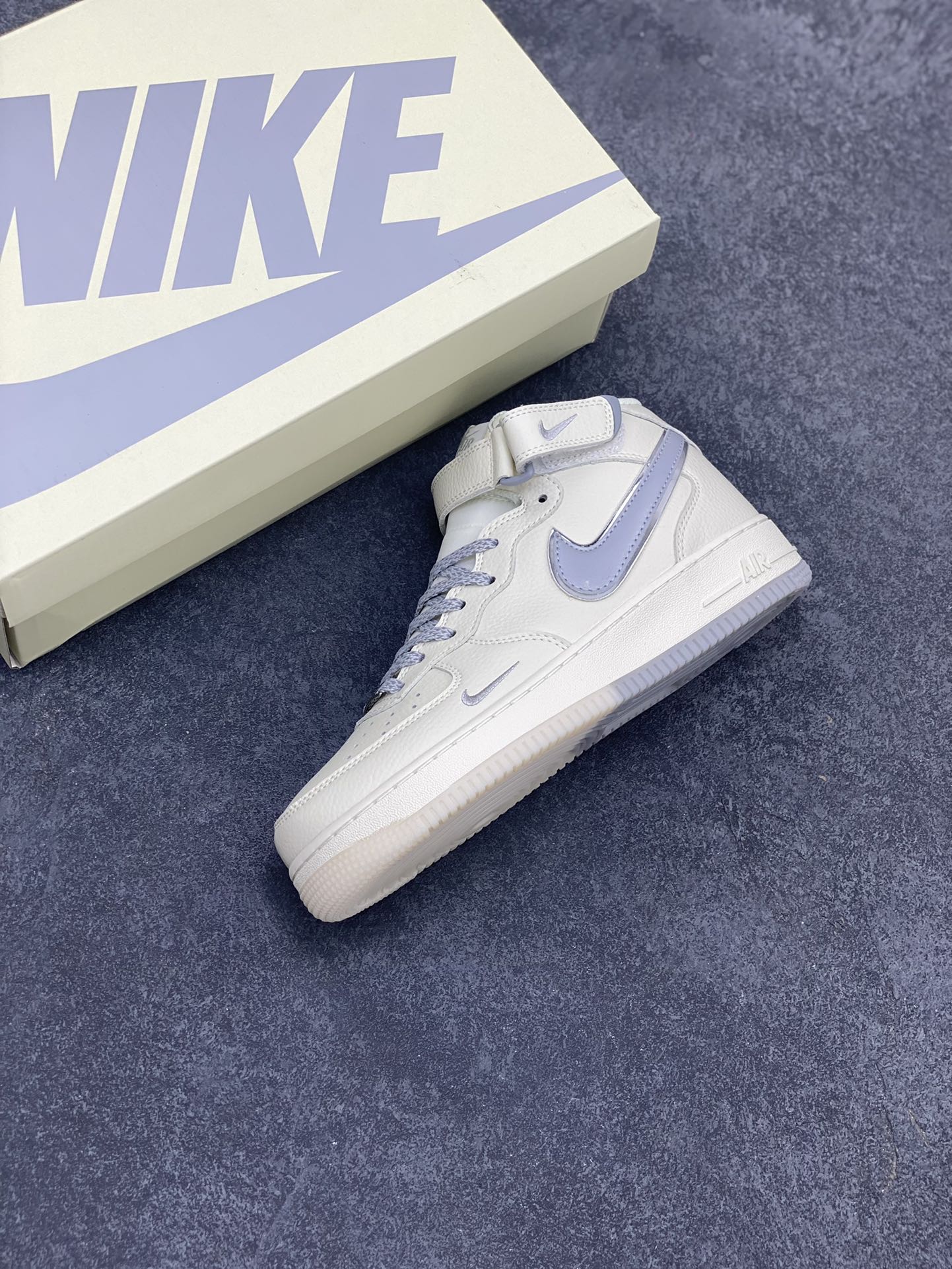 图片[7]-Nike Air Force 1 MID 米灰双色底 满天星空军一号中帮休闲板鞋 3M反光 水晶大底 定制鞋盒 原楦头原纸板 纯正空军版型 内置全掌气垫 货号：XL0236-232 尺码：36 36.5 37.5 38 38.5 39 40 40.5 41 42 42.5 43 44 44.5 45-选品中心