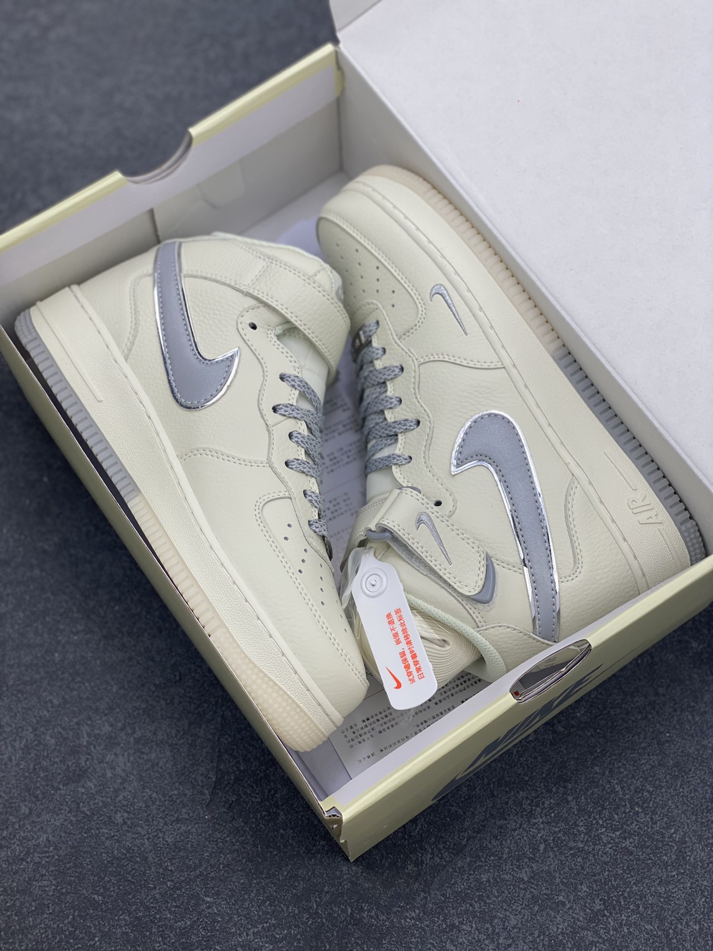 图片[9]-Nike Air Force 1 MID 米灰双色底 满天星空军一号中帮休闲板鞋 3M反光 水晶大底 定制鞋盒 原楦头原纸板 纯正空军版型 内置全掌气垫 货号：XL0236-232 尺码：36 36.5 37.5 38 38.5 39 40 40.5 41 42 42.5 43 44 44.5 45-选品中心