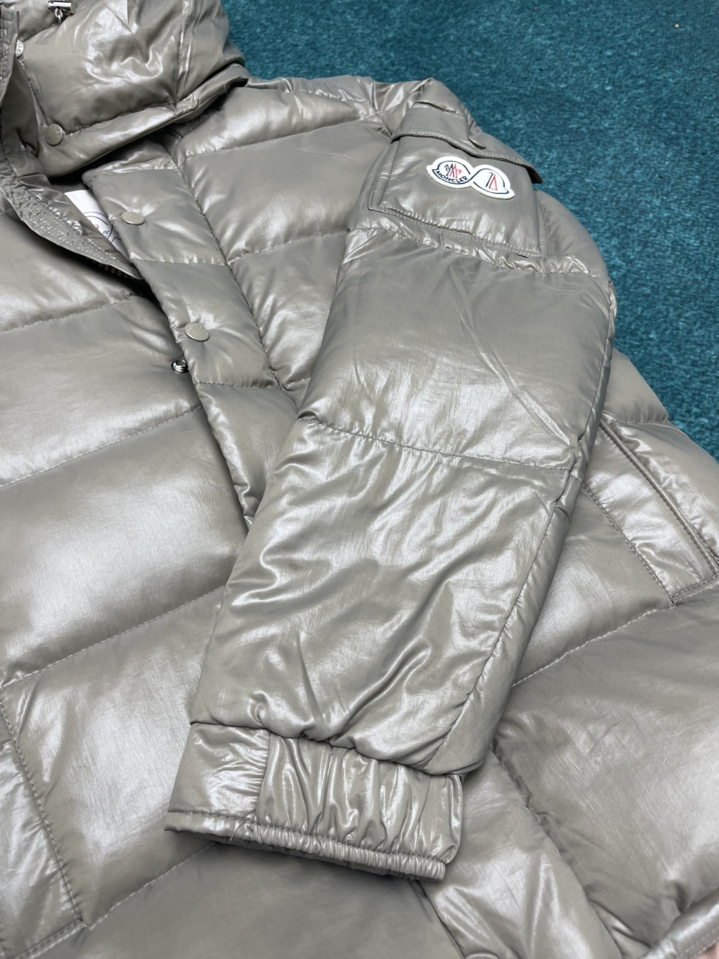 Moncler24ss新款纯色连帽长袖防水保暖羽绒服外套！男女同款！码数1.2.3.4.5.