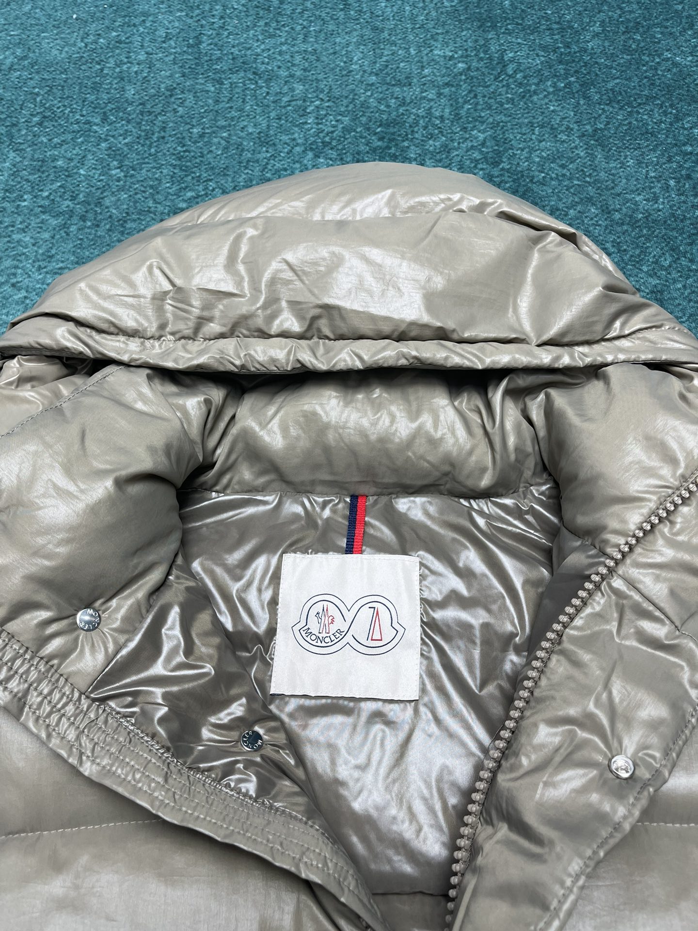 Moncler24ss新款纯色连帽长袖防水保暖羽绒服外套！男女同款！码数1.2.3.4.5.