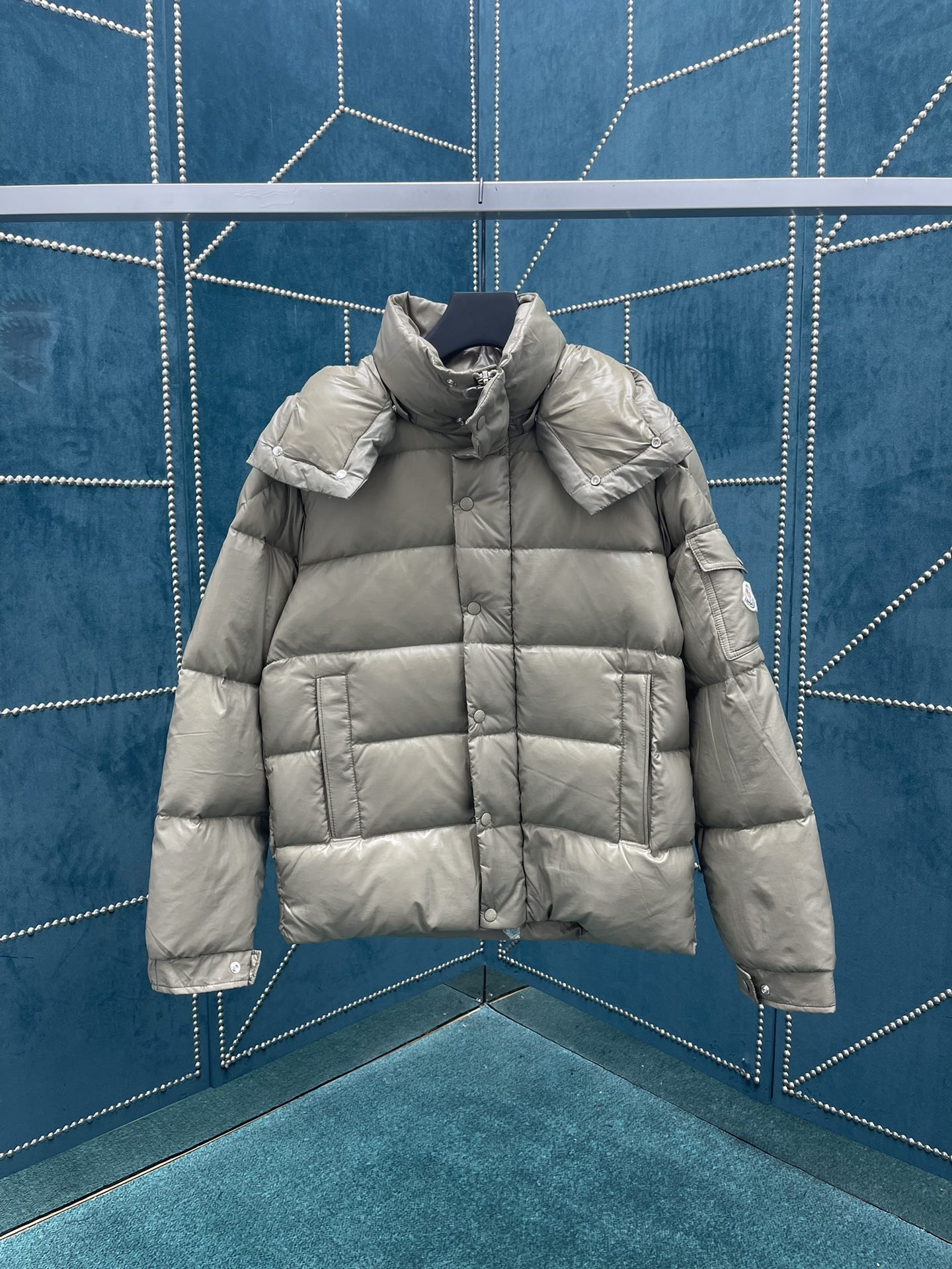 Moncler24ss新款纯色连帽长袖防水保暖羽绒服外套！男女同款！码数1.2.3.4.5.