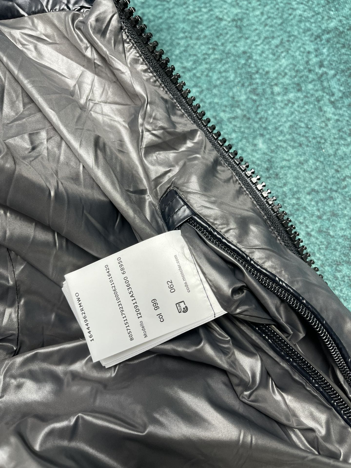 Moncler24ss新款纯色连帽长袖防水保暖羽绒服外套！男女同款！码数1.2.3.4.5.