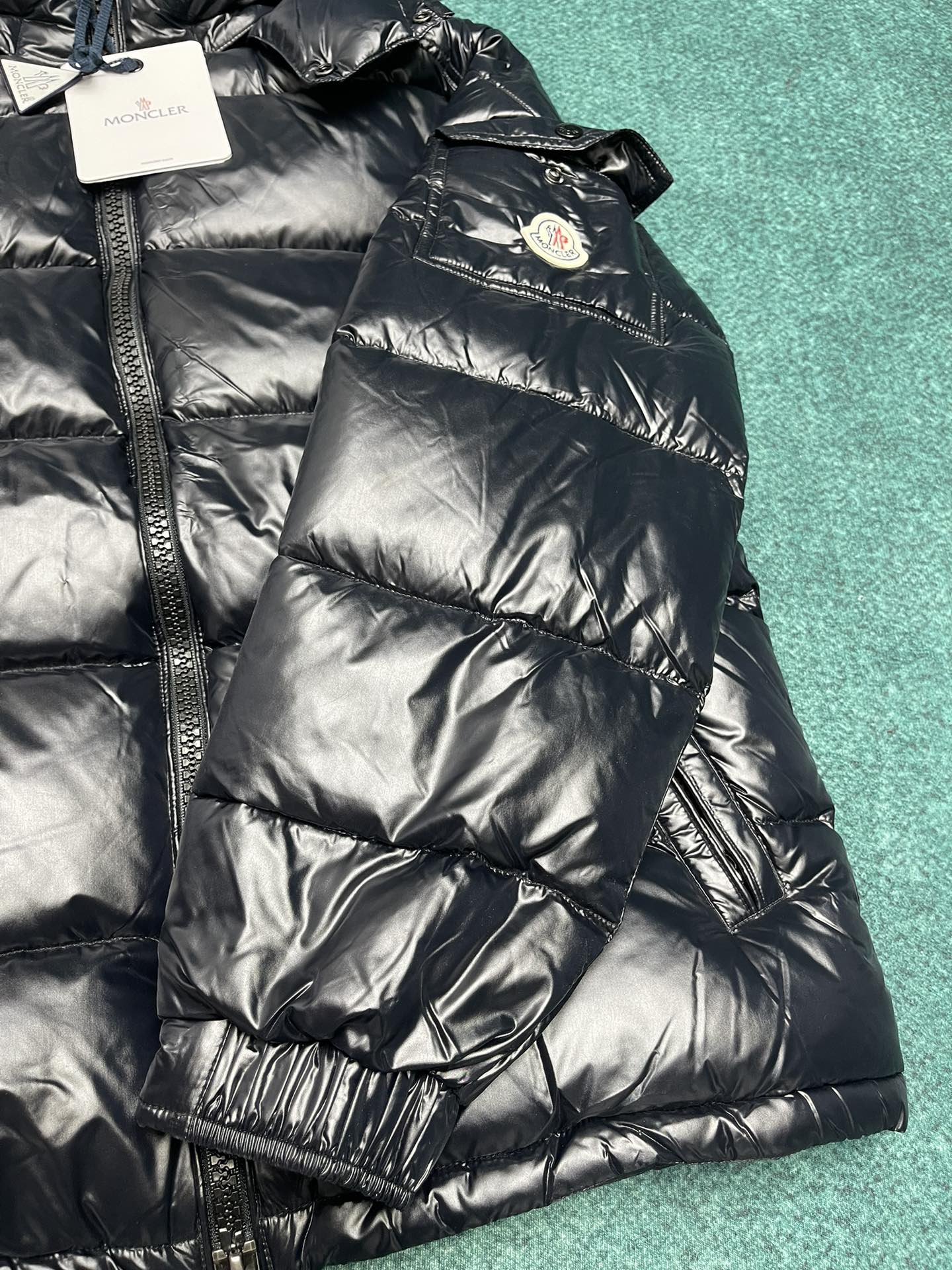 Moncler24ss新款纯色连帽长袖防水保暖羽绒服外套！男女同款！码数1.2.3.4.5.