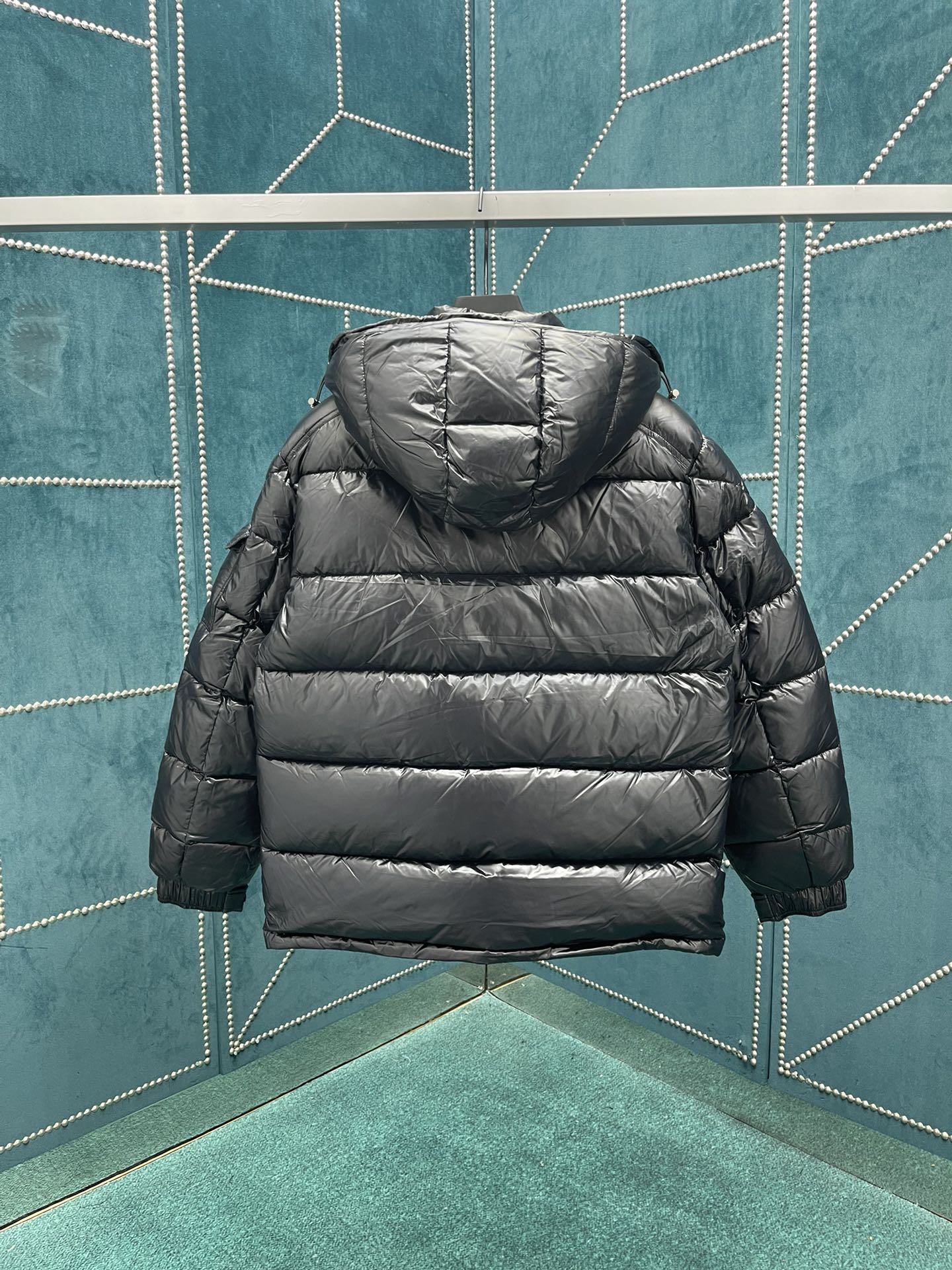 Moncler24ss新款纯色连帽长袖防水保暖羽绒服外套！男女同款！码数1.2.3.4.5.