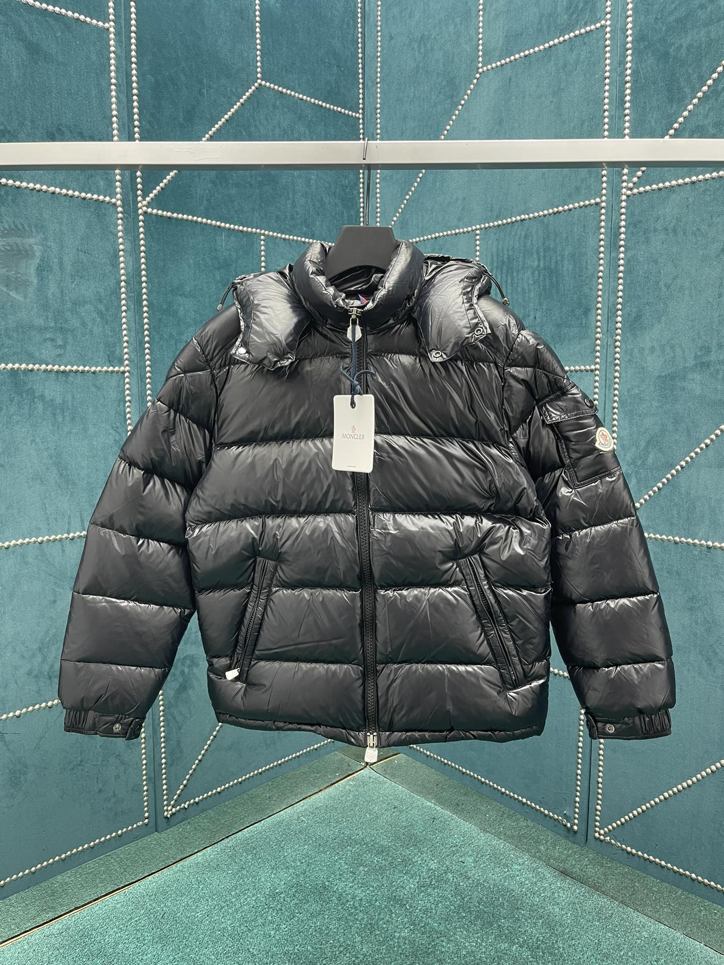 Moncler24ss新款纯色连帽长袖防水保暖羽绒服外套！男女同款！码数1.2.3.4.5.