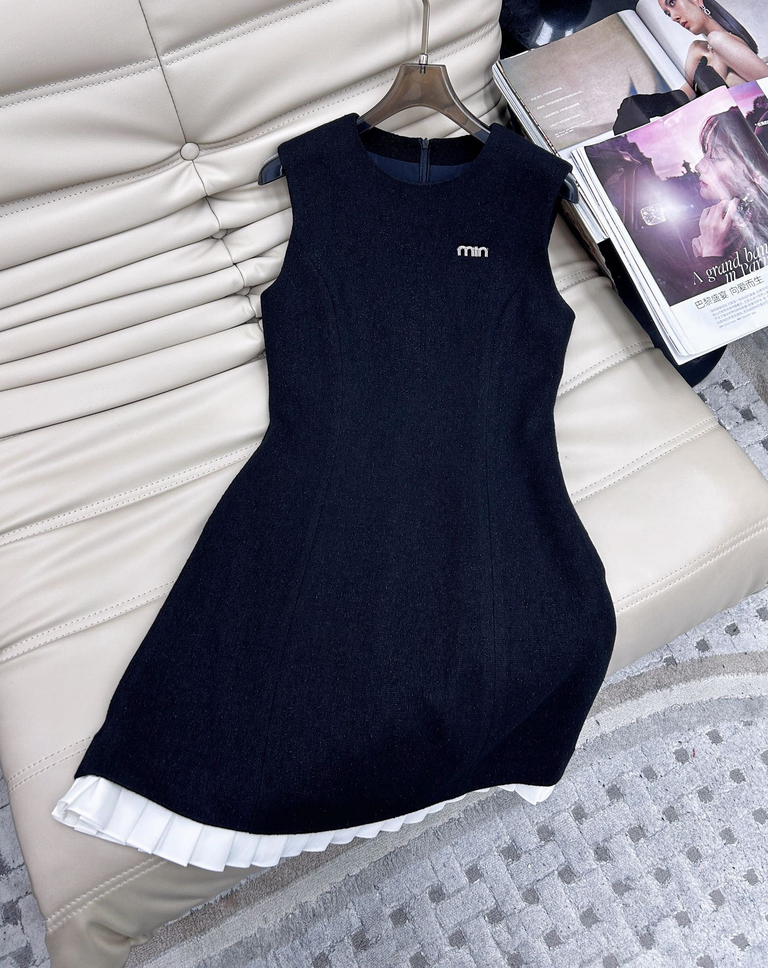Elegant Wool Blend Vest Dress - Chic Sleeveless Mini Dress with Pleated Detail 2 i1728377210 1830 0