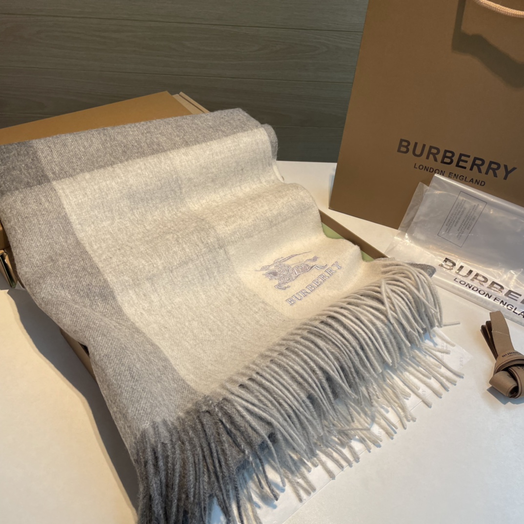 Burberry巴宝莉️大B家新品围巾披肩磅重来了️bur原单殿堂皇级室最新款️专在柜售16000+人必