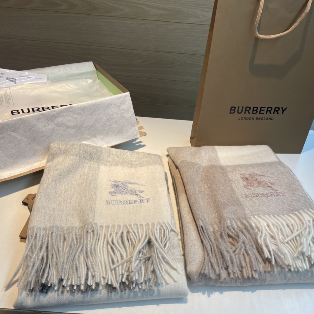 Burberry巴宝莉️大B家新品围巾披肩磅重来了️bur原单殿堂皇级室最新款️专在柜售16000+人必